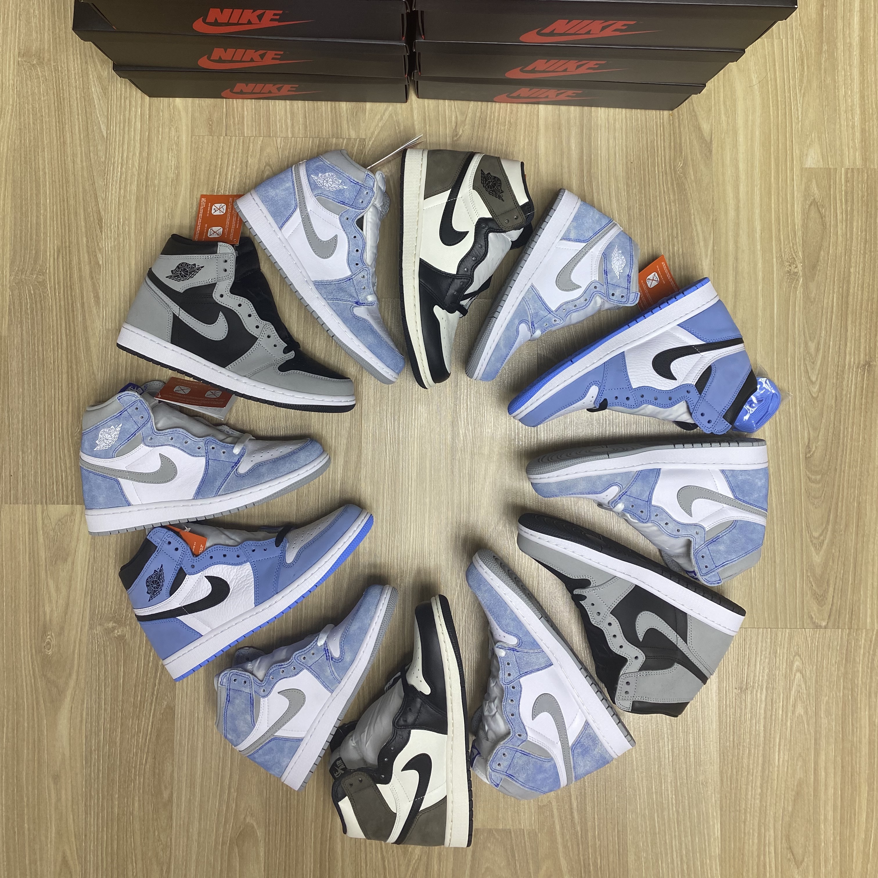Jordan 1 Retro High OG Black Mocha, Jordan 1 Retro High OG Hyper Royal 착용 스타일