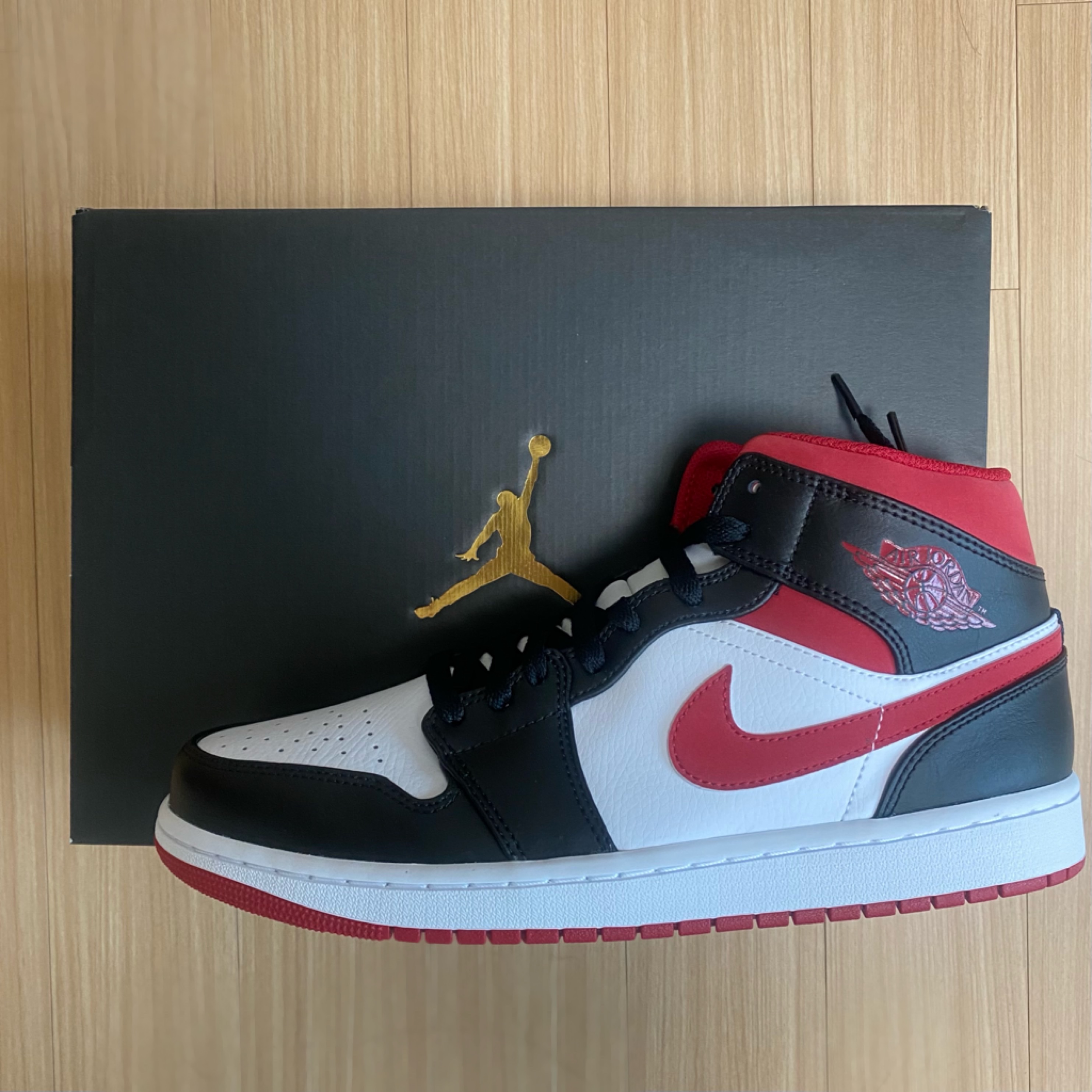 Jordan 1 Mid Gym Red Black White 착용 스타일