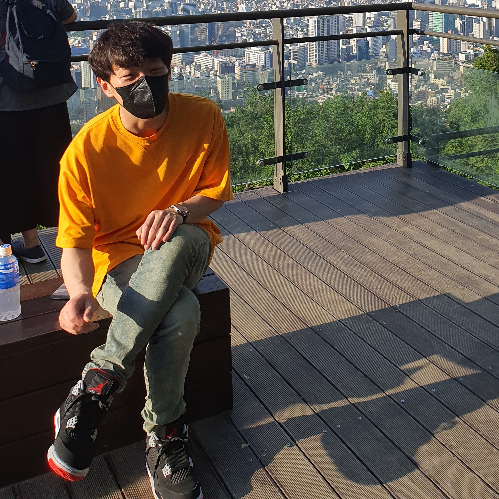 Jordan 4 Retro Bred 2019, Nike x Kim Jones Oversized T-Shirt Circuit Orange - US/EU 착용 스타일 - 3