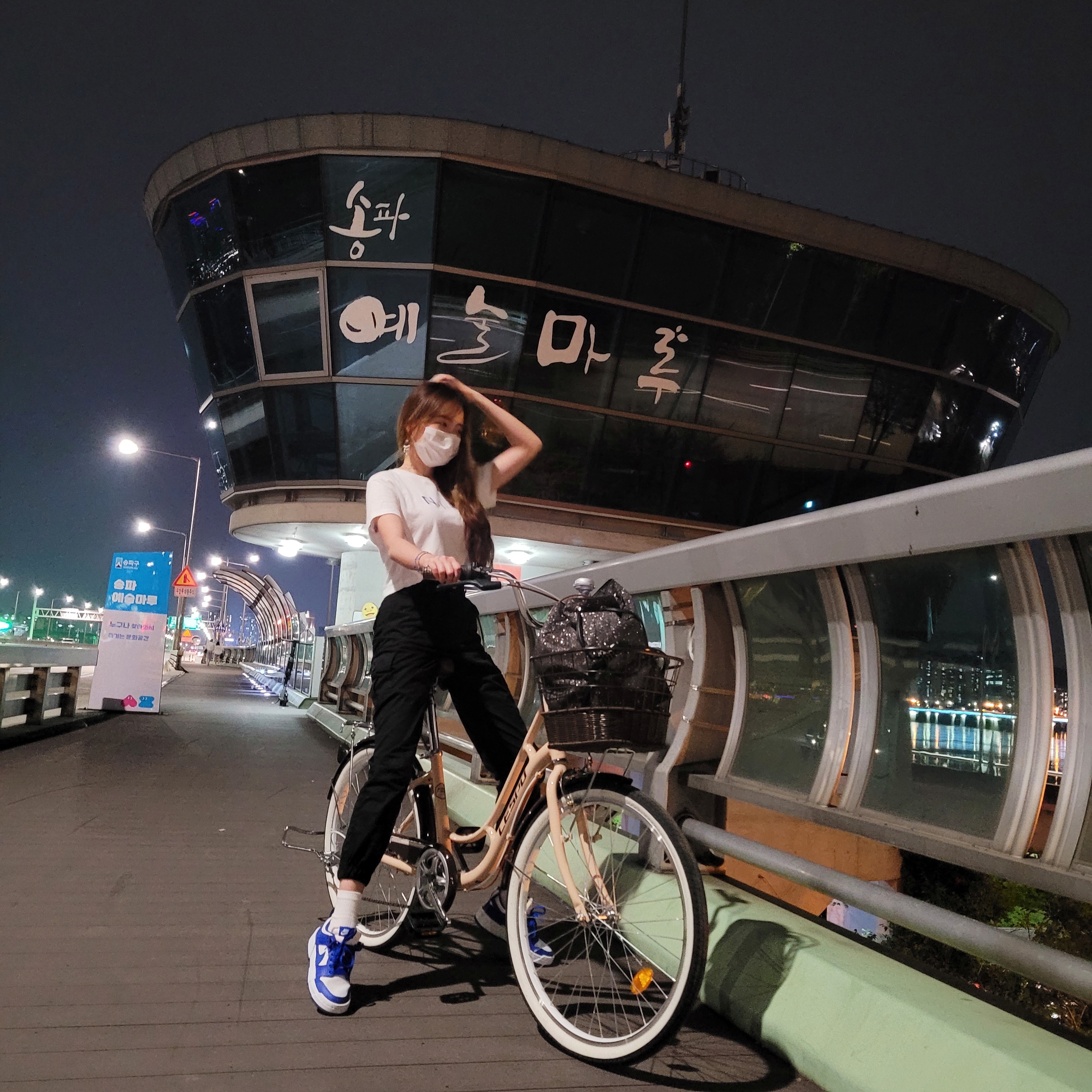 (W) Nike Dunk Low Disrupt Game Royal 착용 스타일