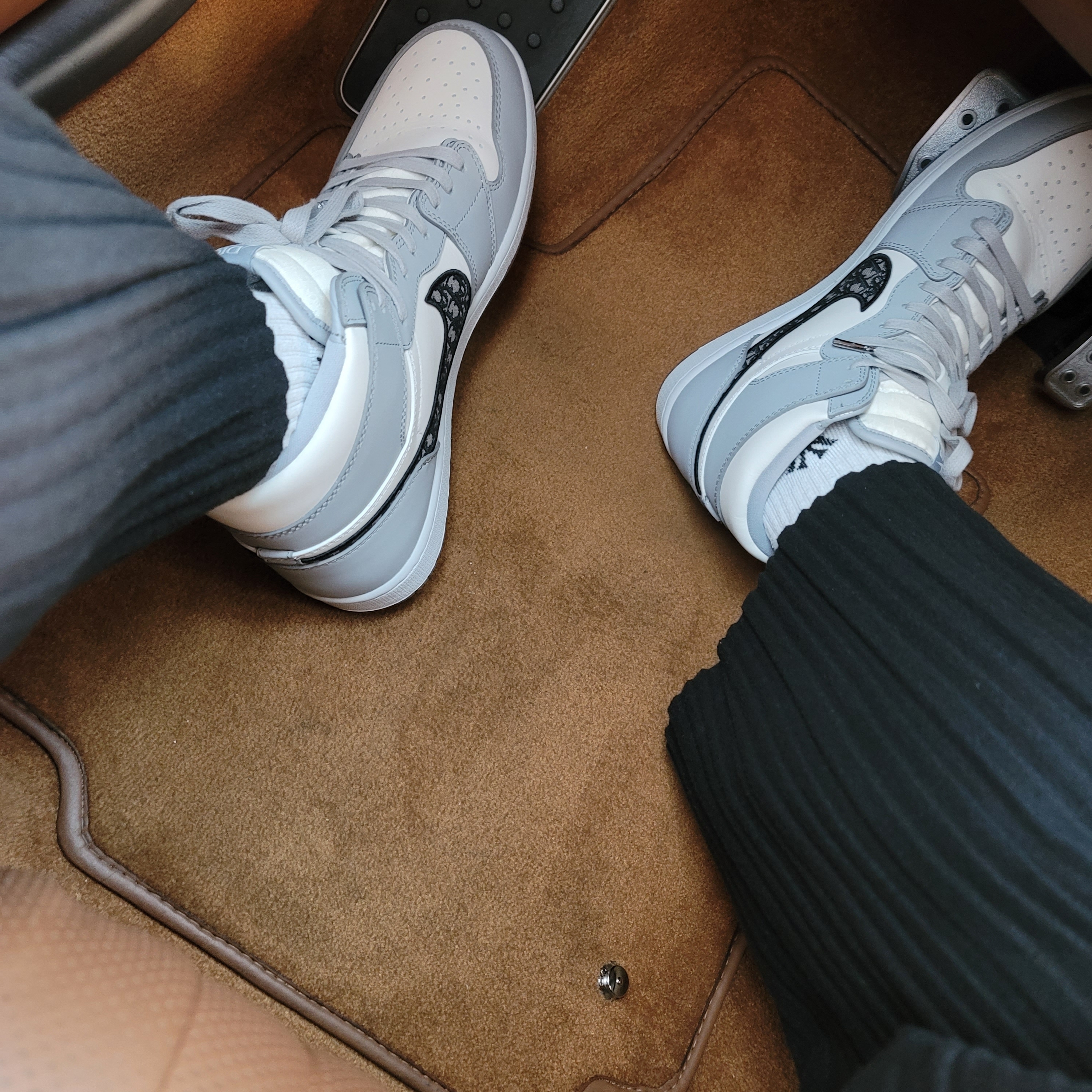 Jordan 1 x Dior High OG 착용 스타일 - 1