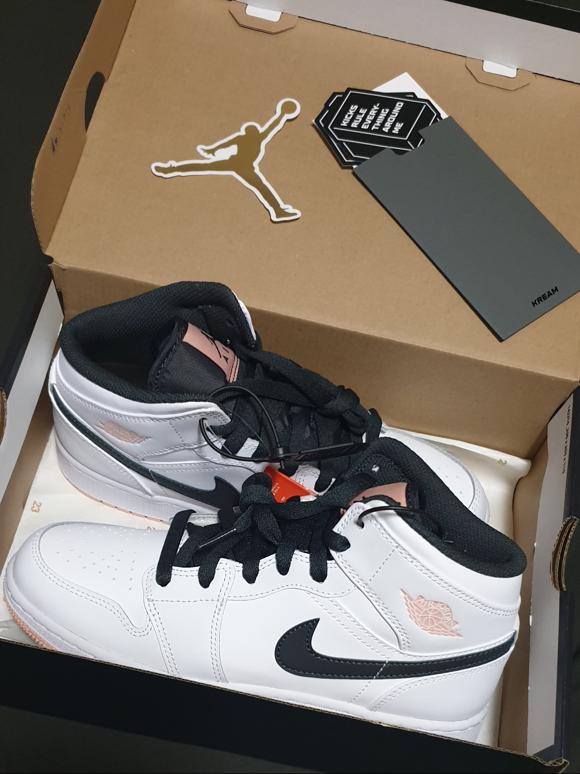 (GS) Jordan 1 Mid White Arctic Orange 착용 스타일 - 2