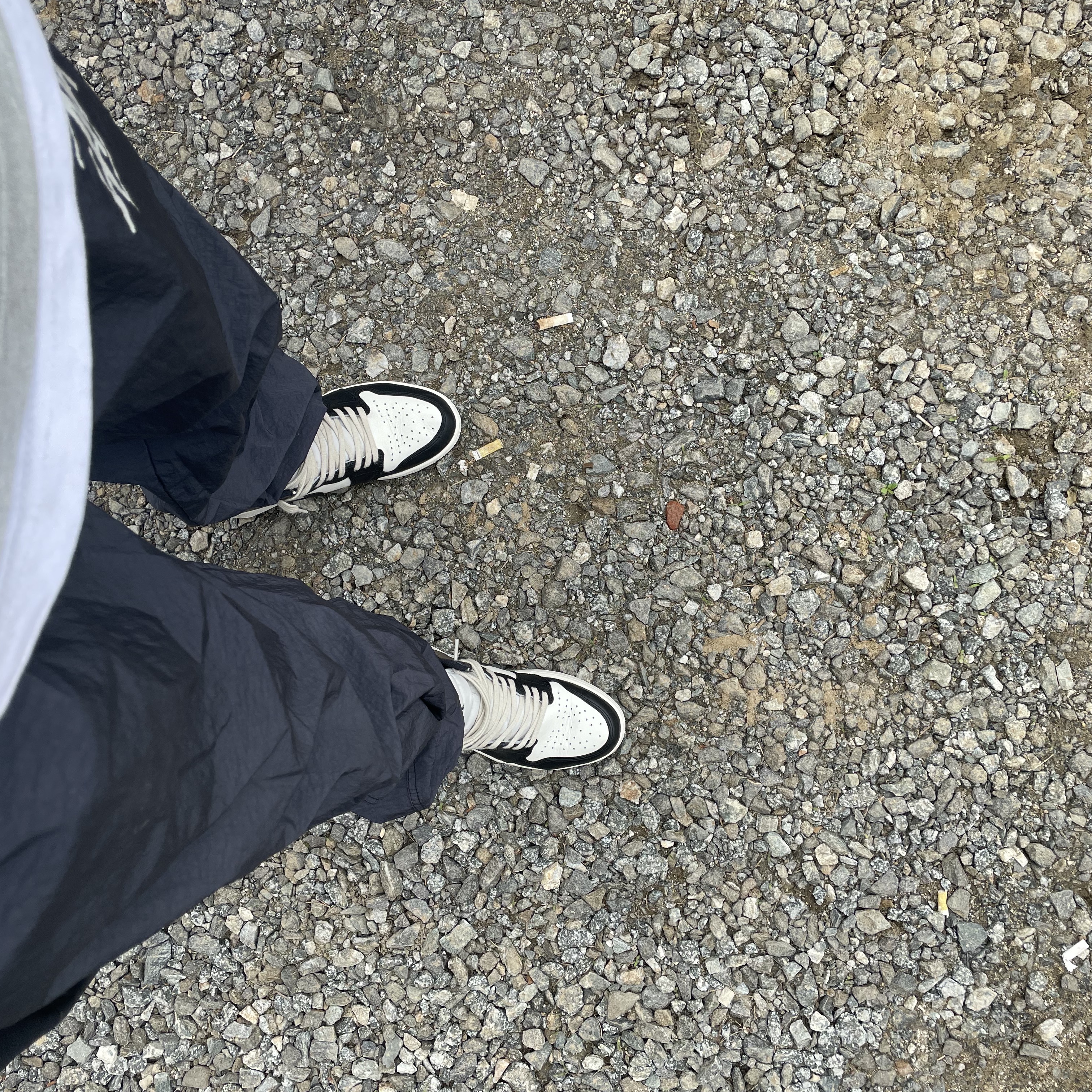 Jordan 1 Retro High OG Black Mocha, Nike x Stussy Beach Pants Off Noir 착용 스타일