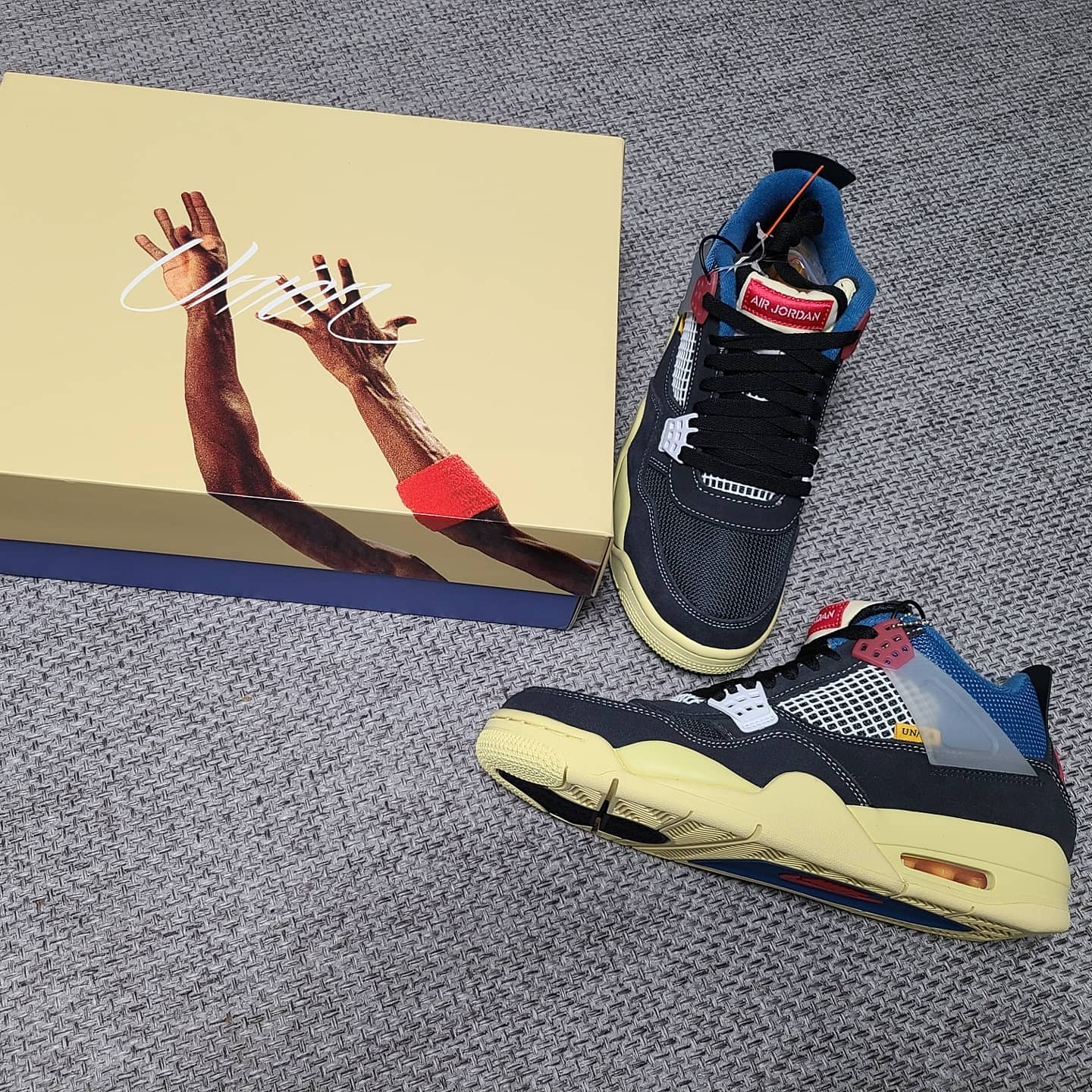 Jordan 4 x Union Retro Off Noir 착용 스타일 - 1