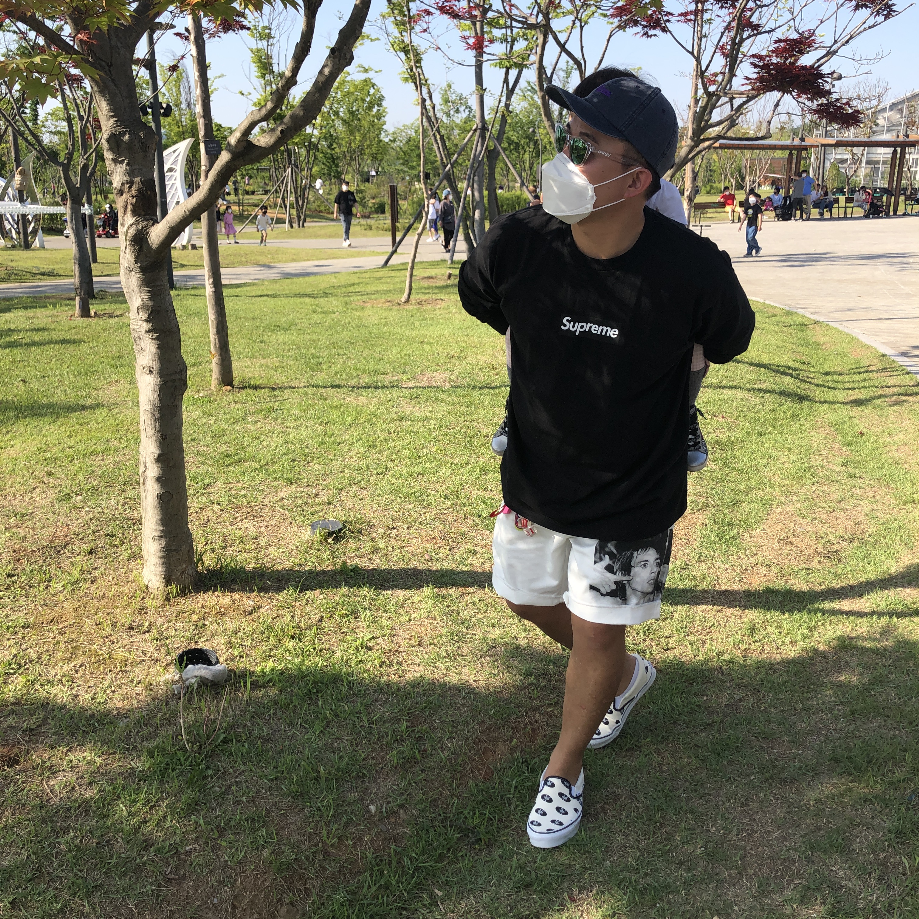 Supreme Box Logo L/S T-Shirt Black - 20FW, Vans Vault x Wacko Maria Classic Slip-On LX White 착용 스타일 - 2