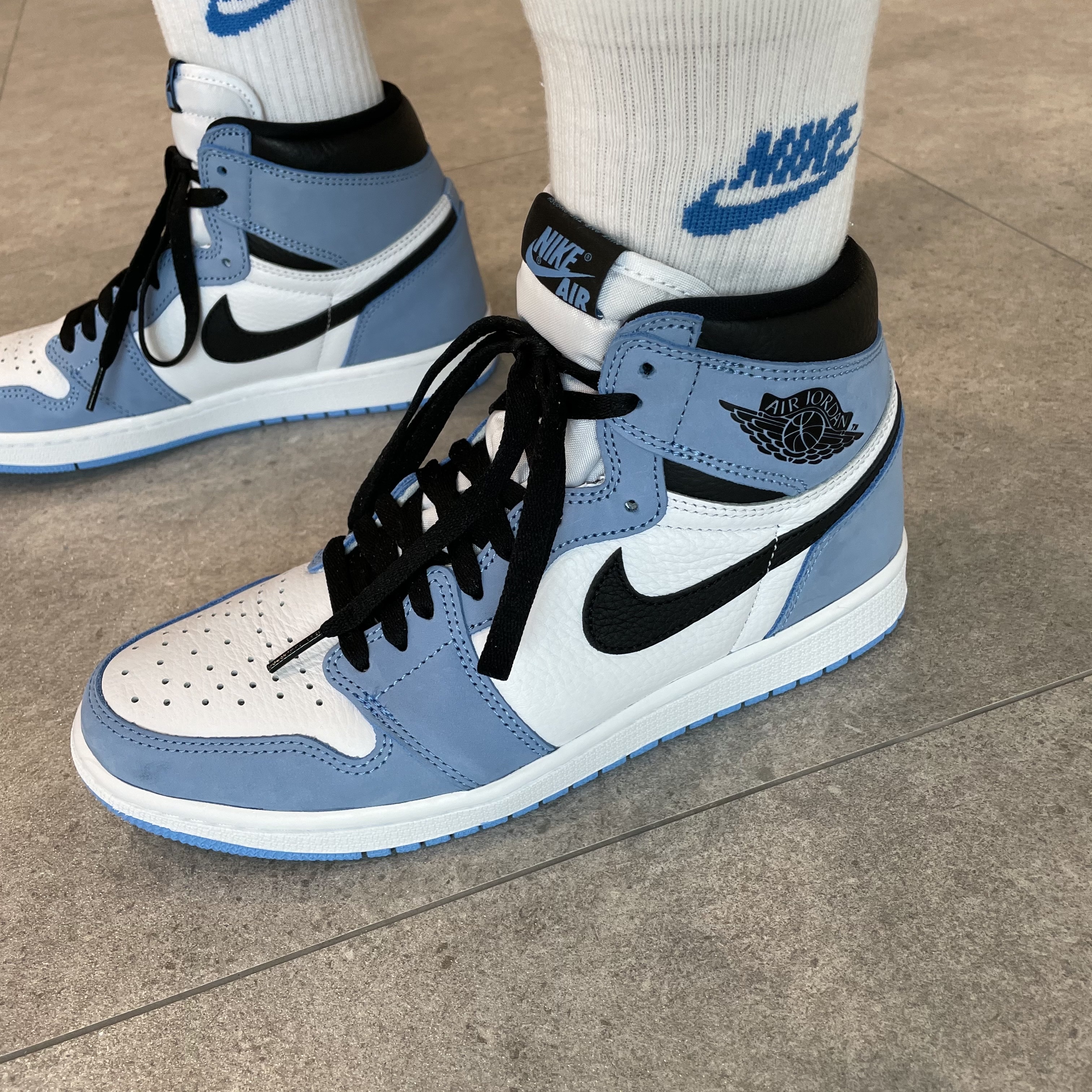 Jordan 1 Retro High OG University Blue 착용 스타일