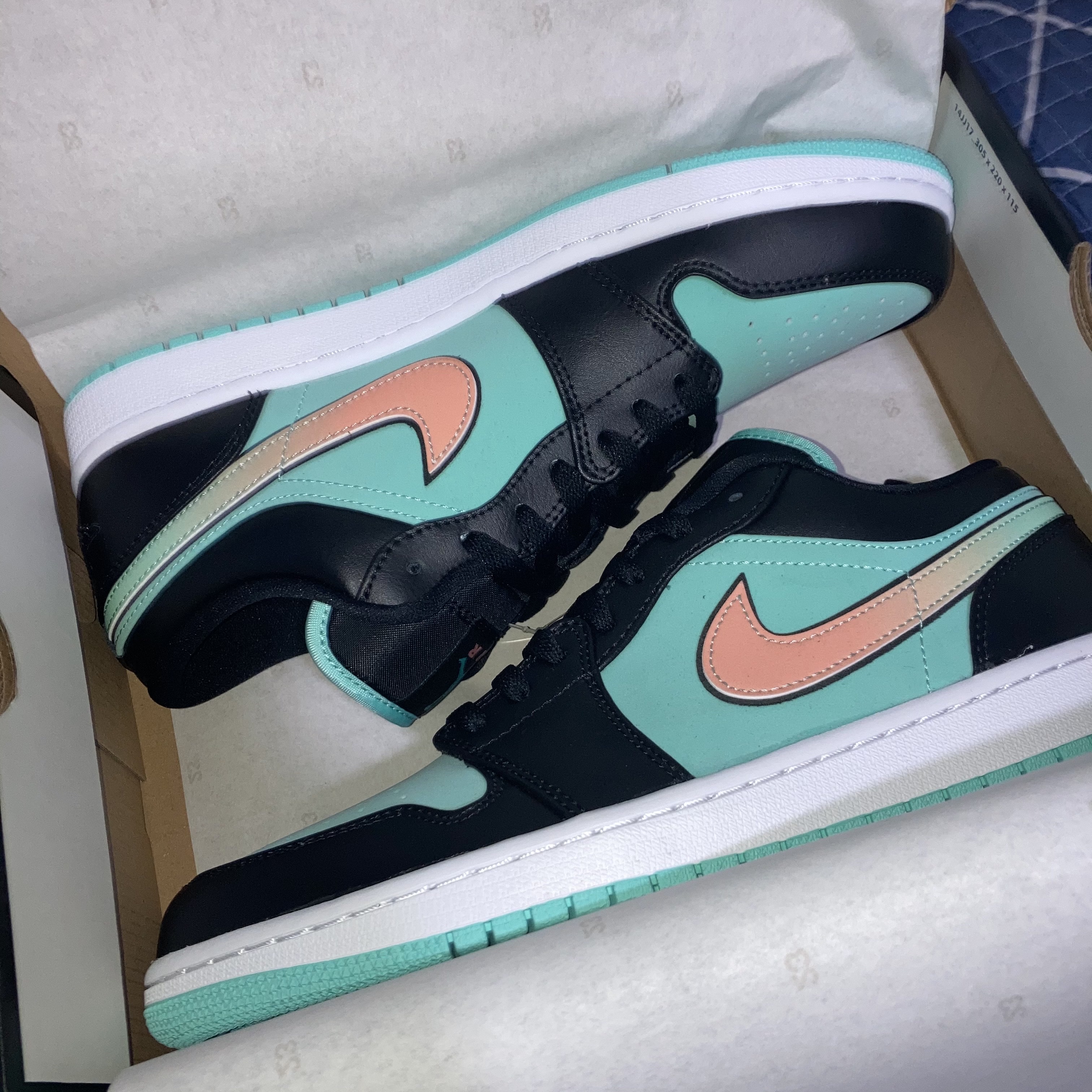 Jordan 1 Low SE Tropical Twist 착용 스타일