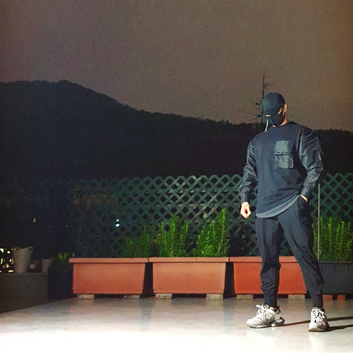 Balenciaga Track Sneakers Grey White 2019 착용 스타일 - 1