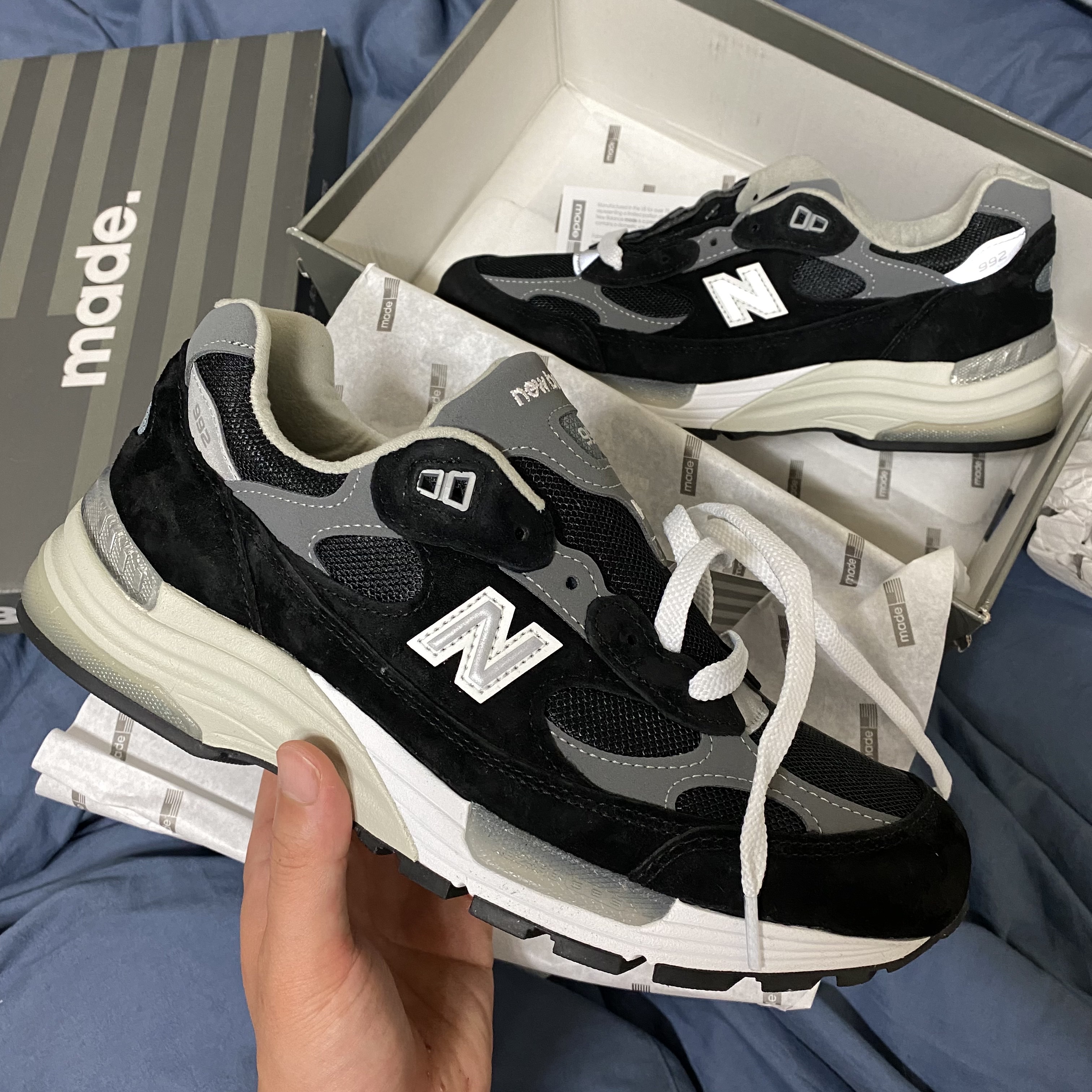 New Balance 992 Made in USA Black Grey 착용 스타일