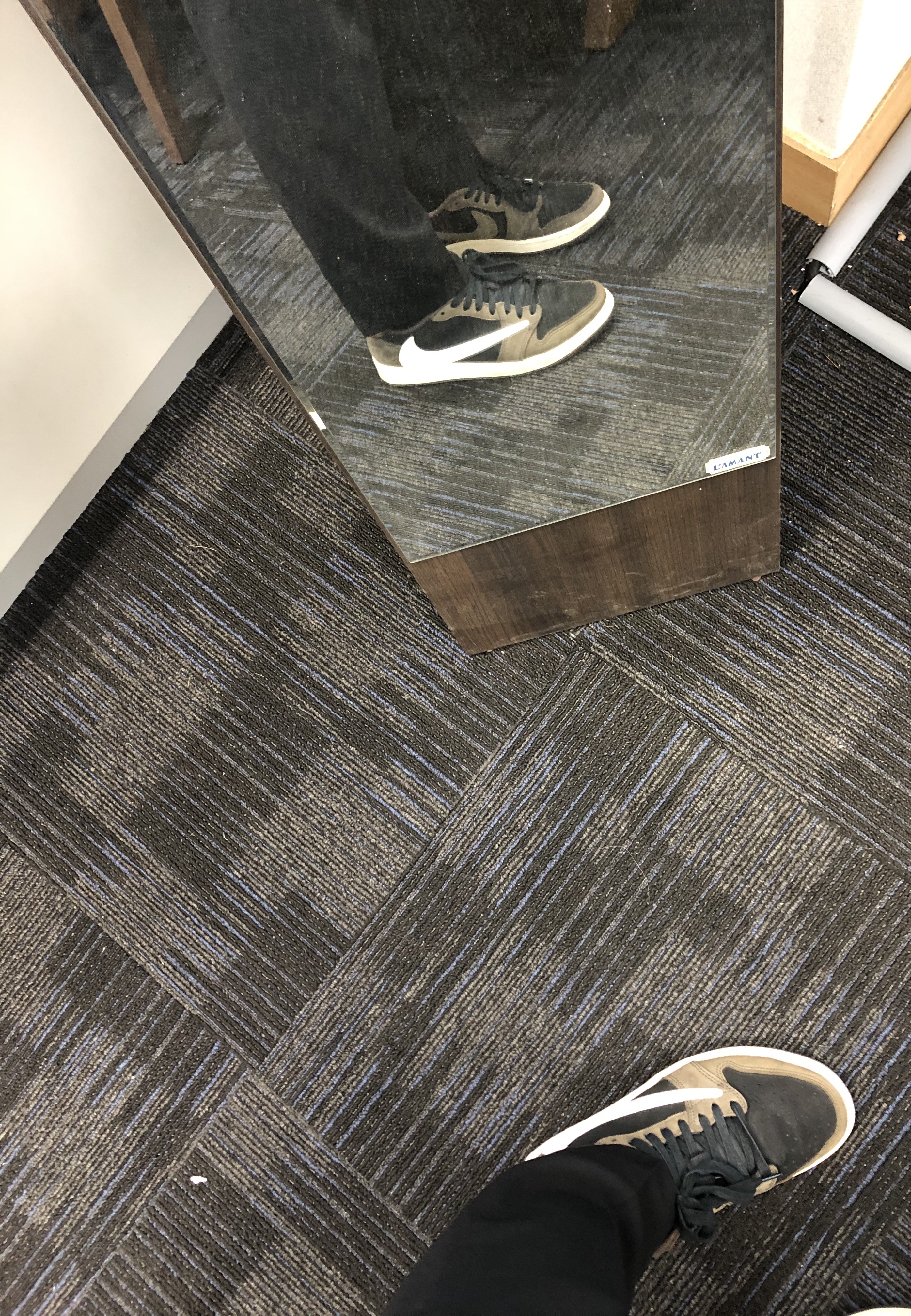 Jordan 1 x Travis Scott Retro Low OG SP Mocha 착용 스타일 - 2