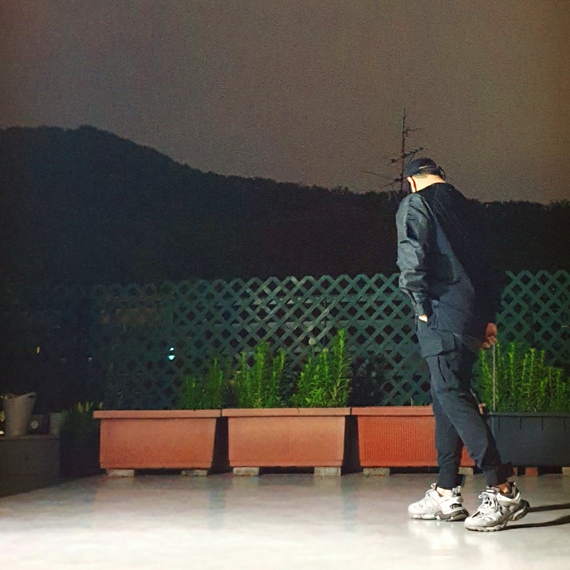 Balenciaga Track Sneakers Grey White 2019 착용 스타일 - 2
