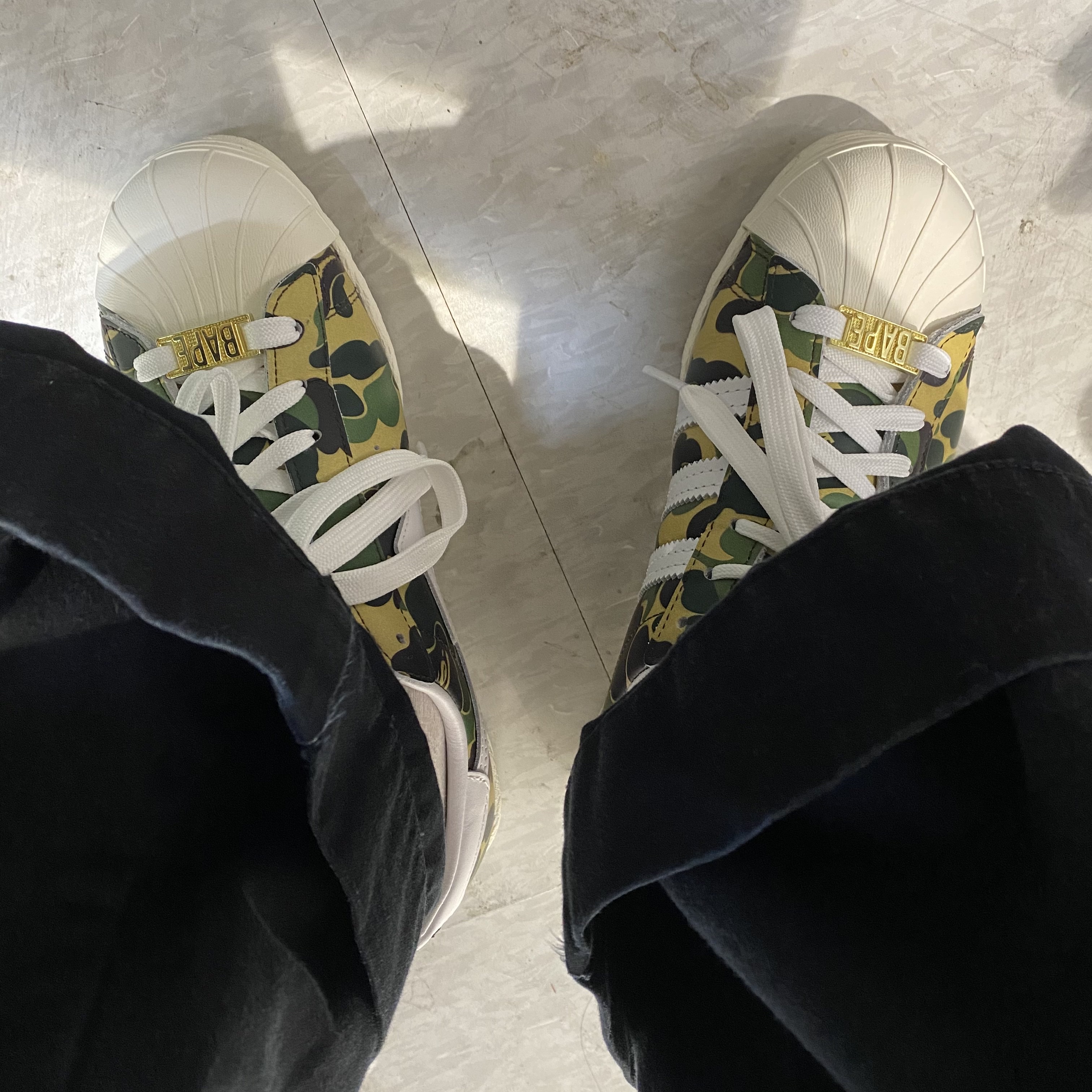 Adidas x BAPE Superstar 80s Green Camo 착용 스타일