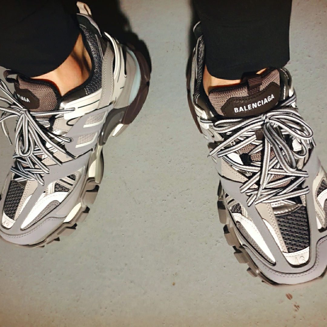Balenciaga Track Sneakers Grey White 2019 착용 스타일 - 4