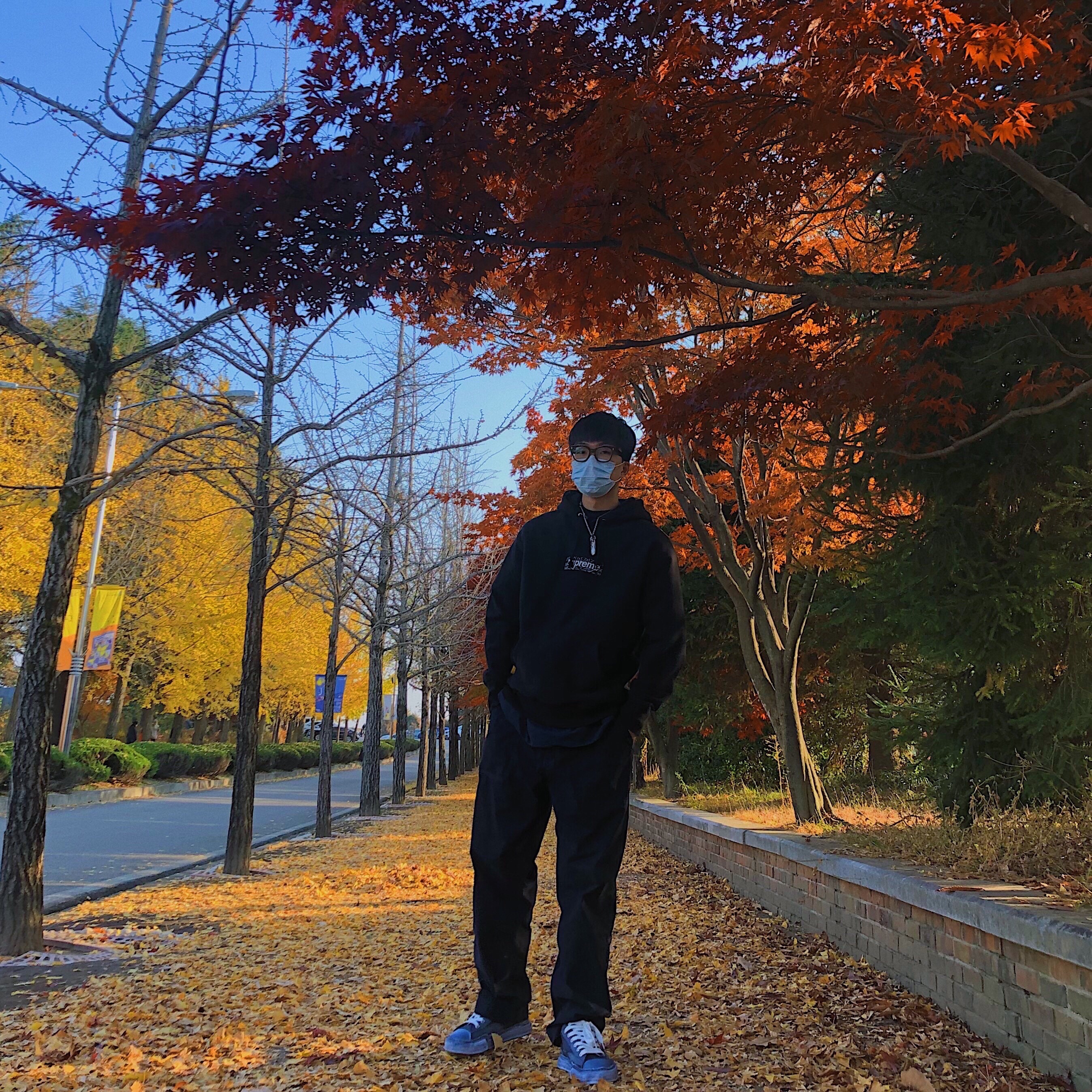 Maison Mihara Yasuhiro Peterson OG Sole Over Dyed Low-top Sneakers Black, Maison Mihara Yasuhiro OG Sole Over Dyed Leather x Canvas Lowcut Sneakers Black 착용 스타일 - 2