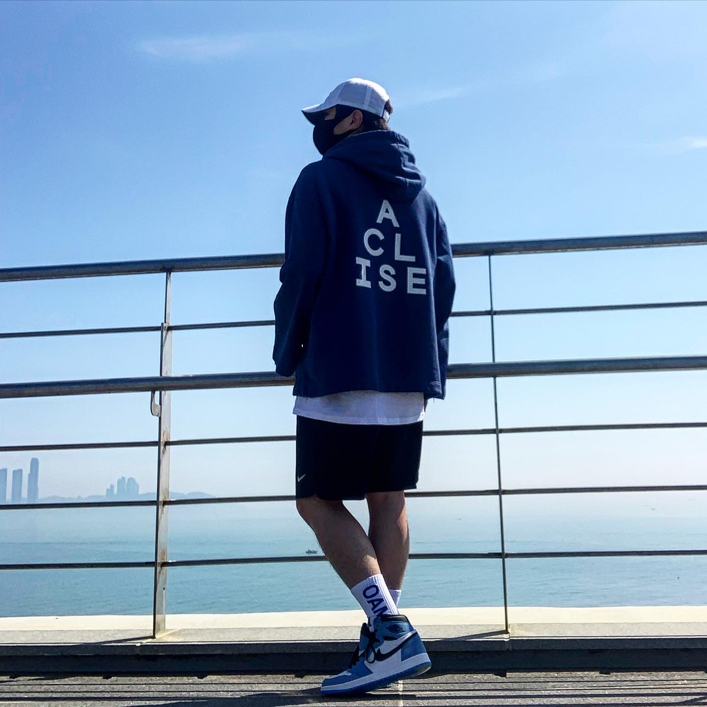 Jordan 1 Retro High OG University Blue 착용 스타일 - 1