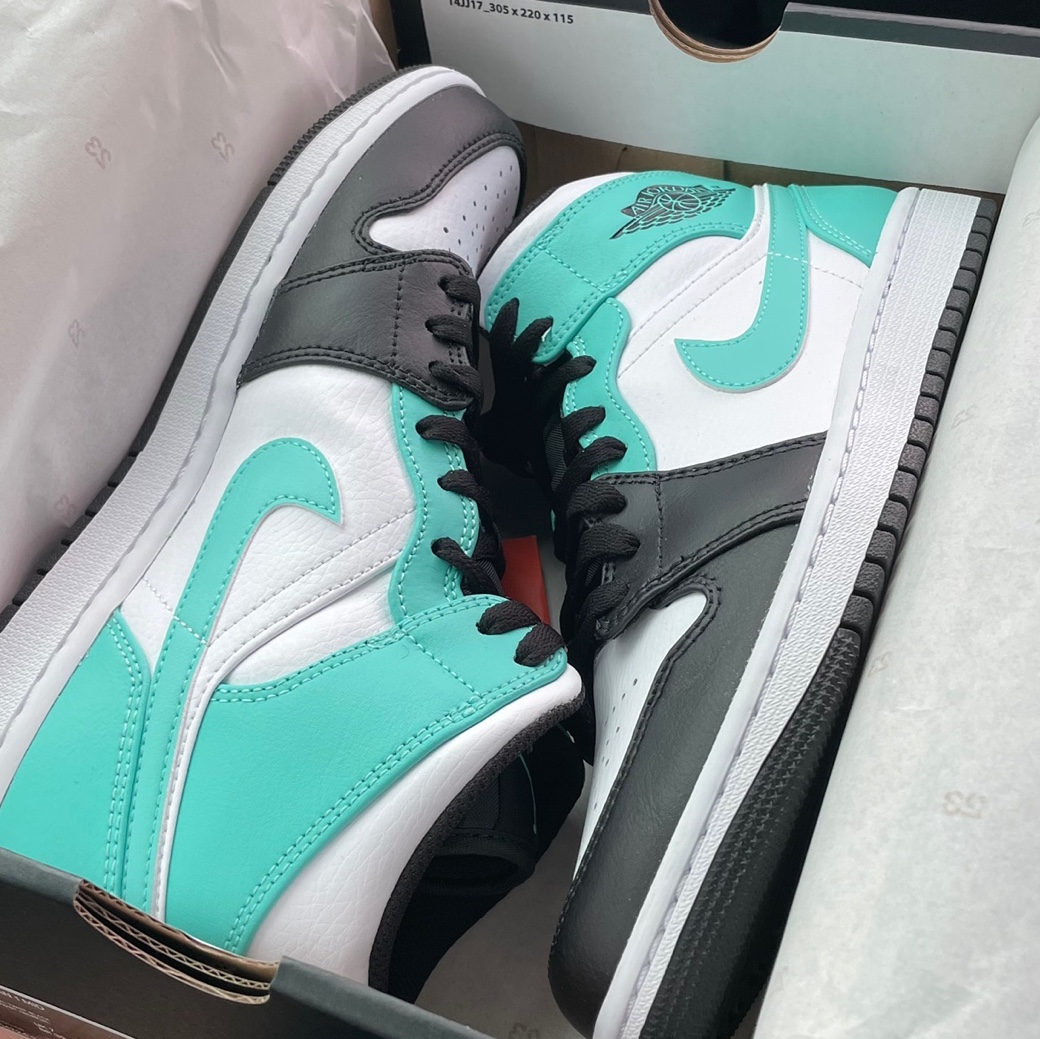 Jordan 1 Mid Tropical Twist 착용 스타일