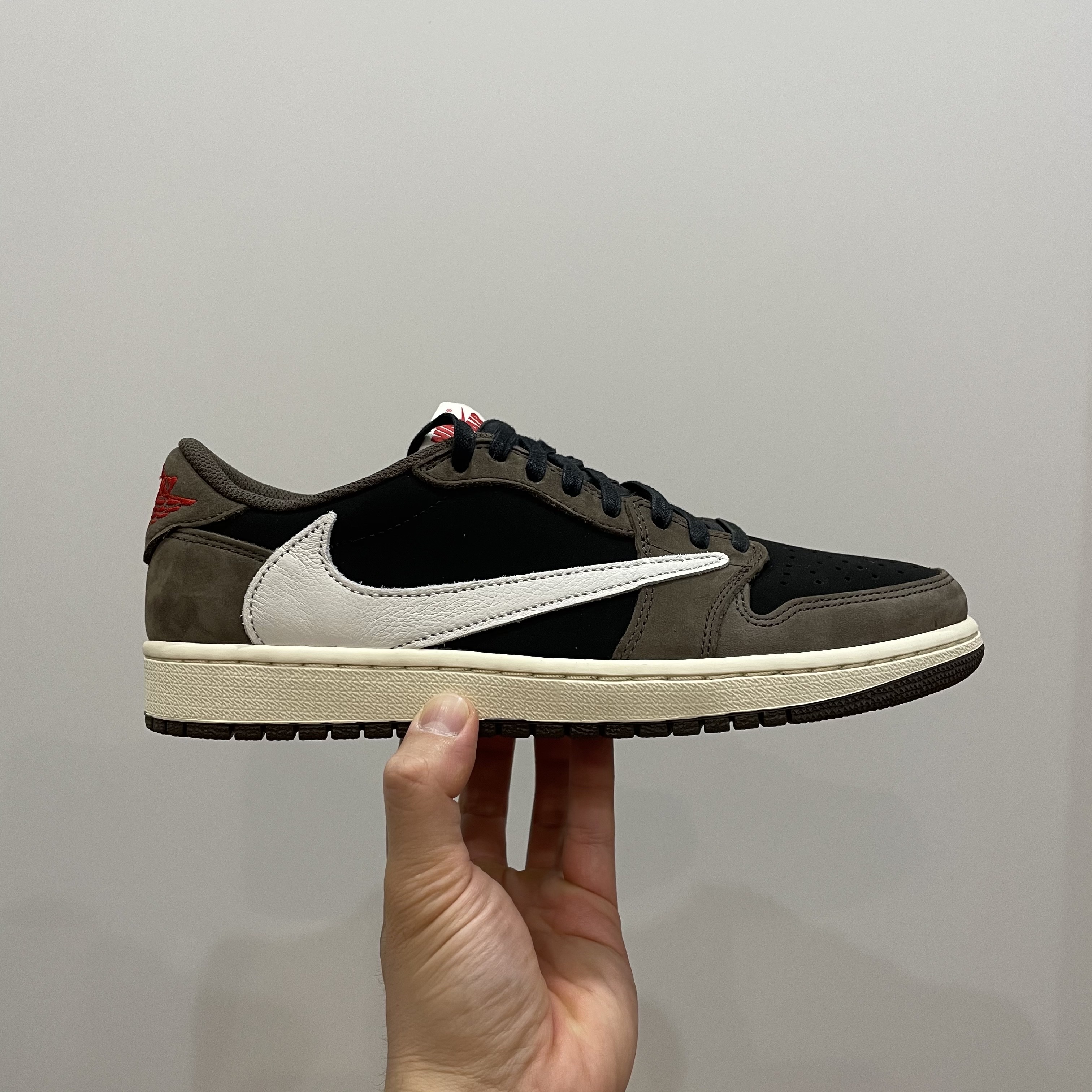 Jordan 1 x Travis Scott Retro Low OG SP Mocha 착용 스타일