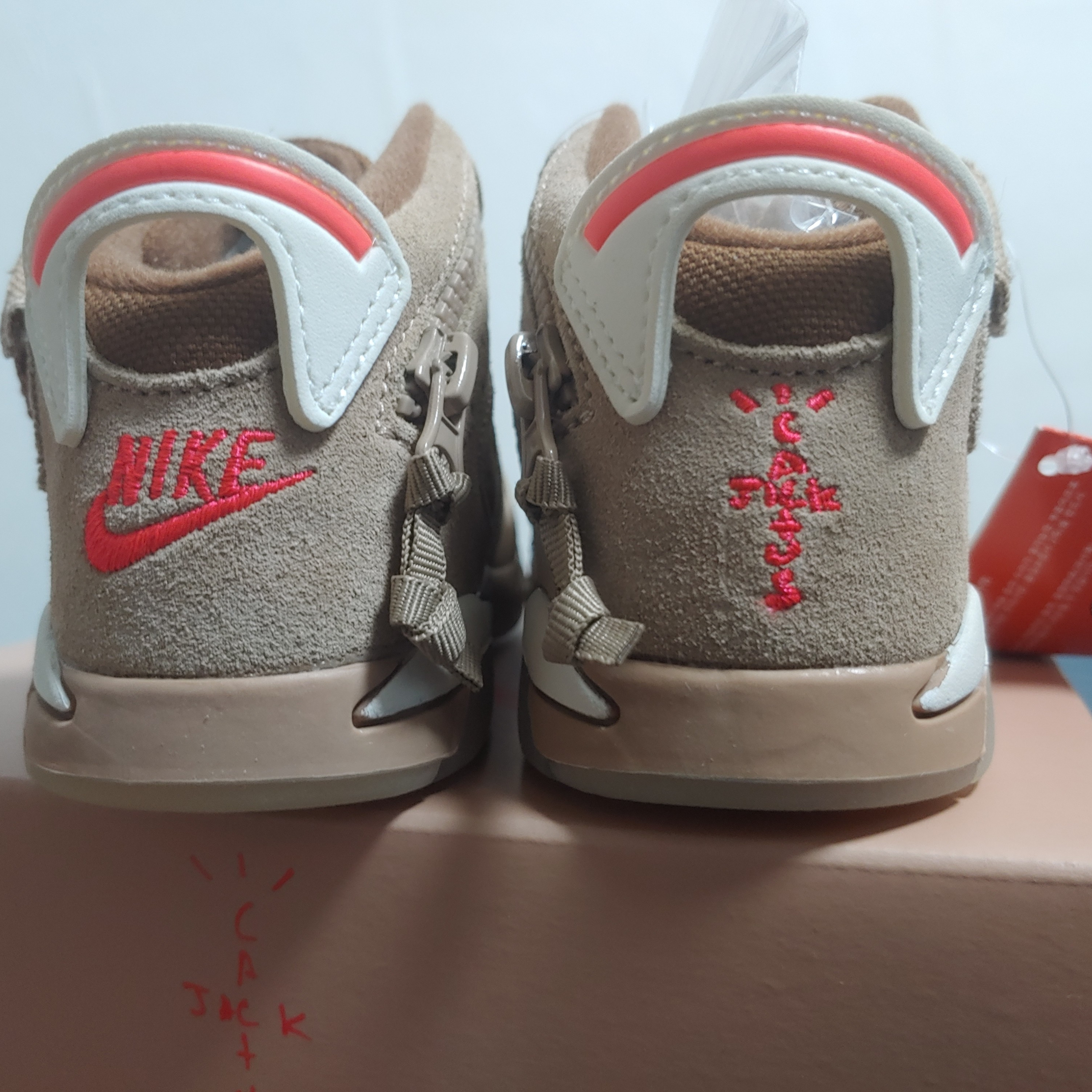(TD) Jordan 6 x Travis Scott Retro SP British Khaki 착용 스타일 - 4