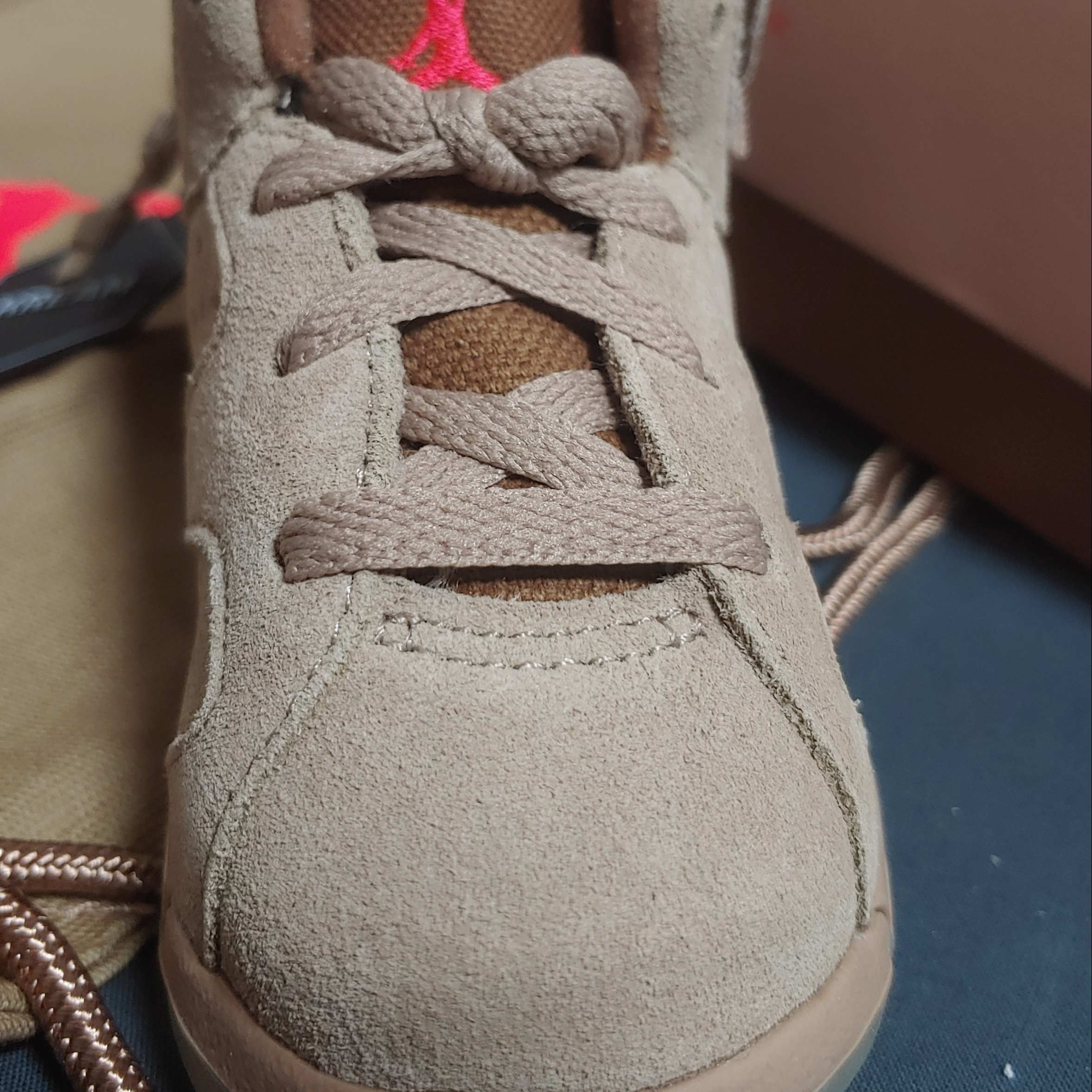 (TD) Jordan 6 x Travis Scott Retro SP British Khaki 착용 스타일 - 3