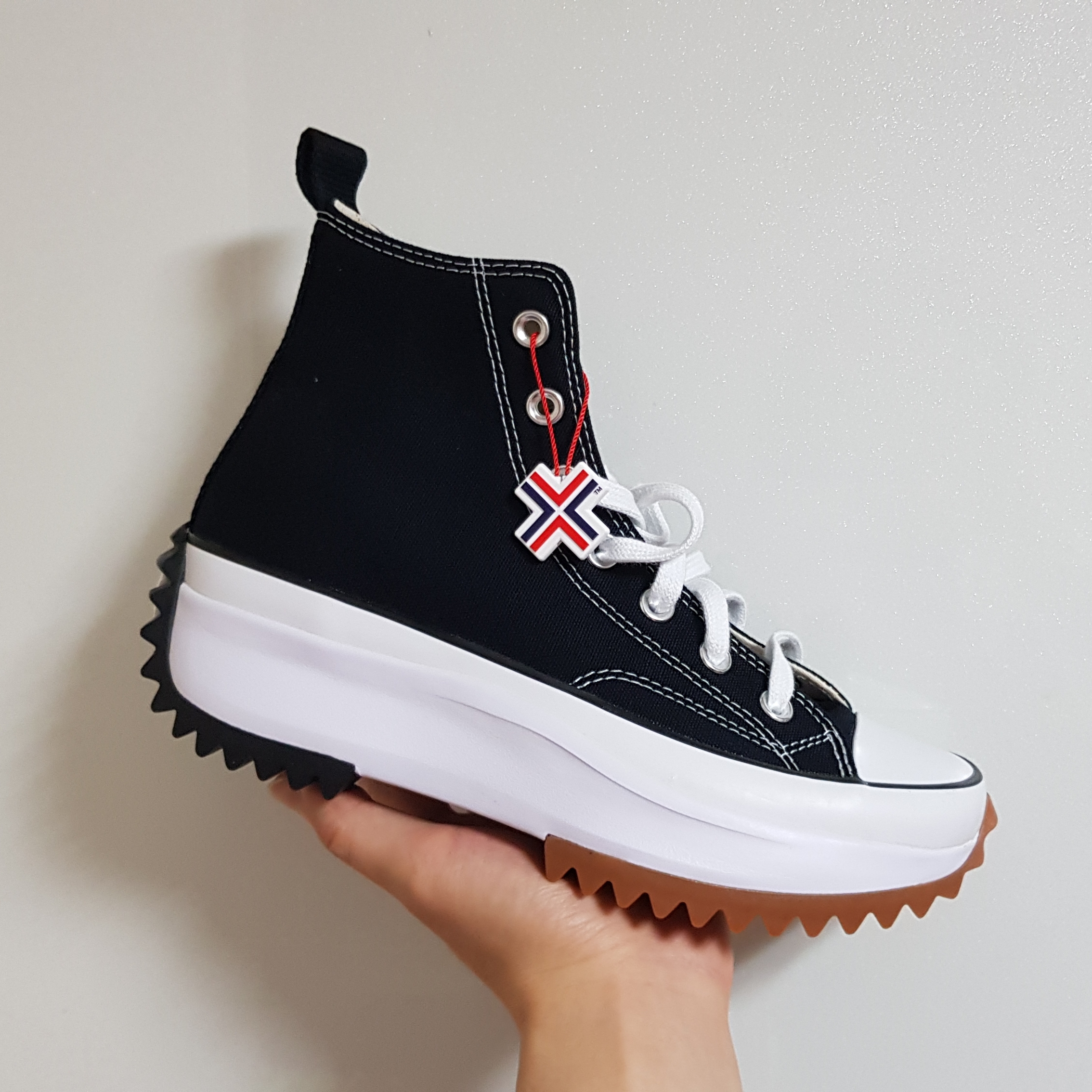 Converse Run Star Hike Hi Black White Gum 착용 스타일