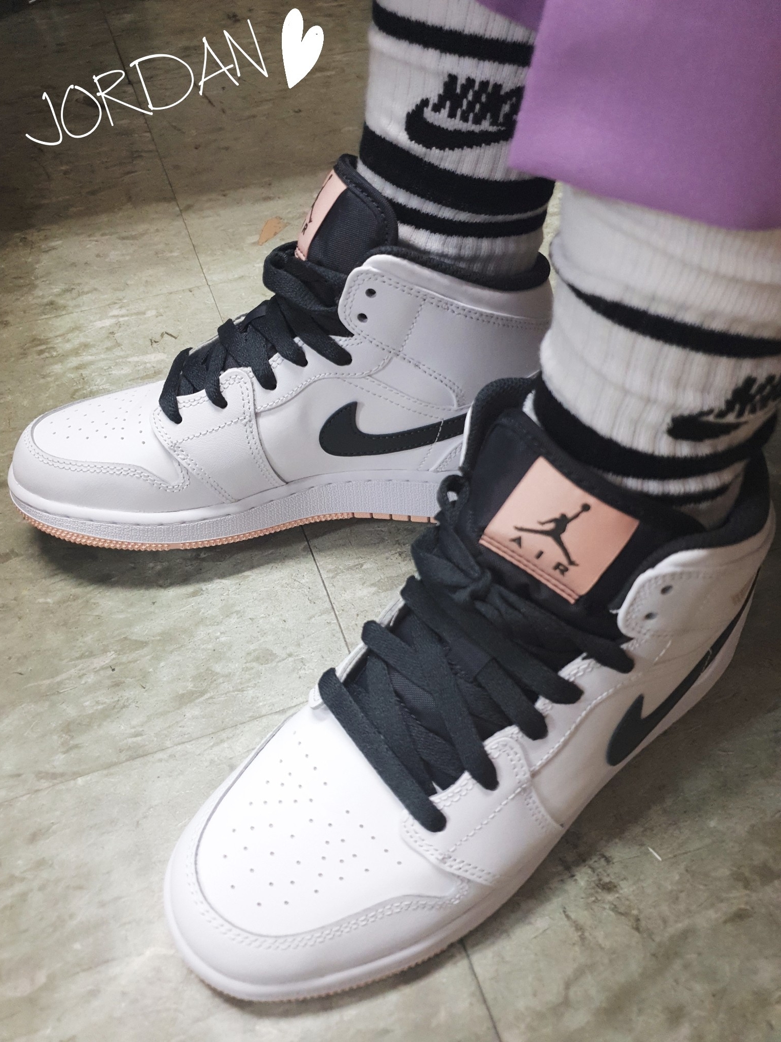 (GS) Jordan 1 Mid White Arctic Orange 착용 스타일 - 1