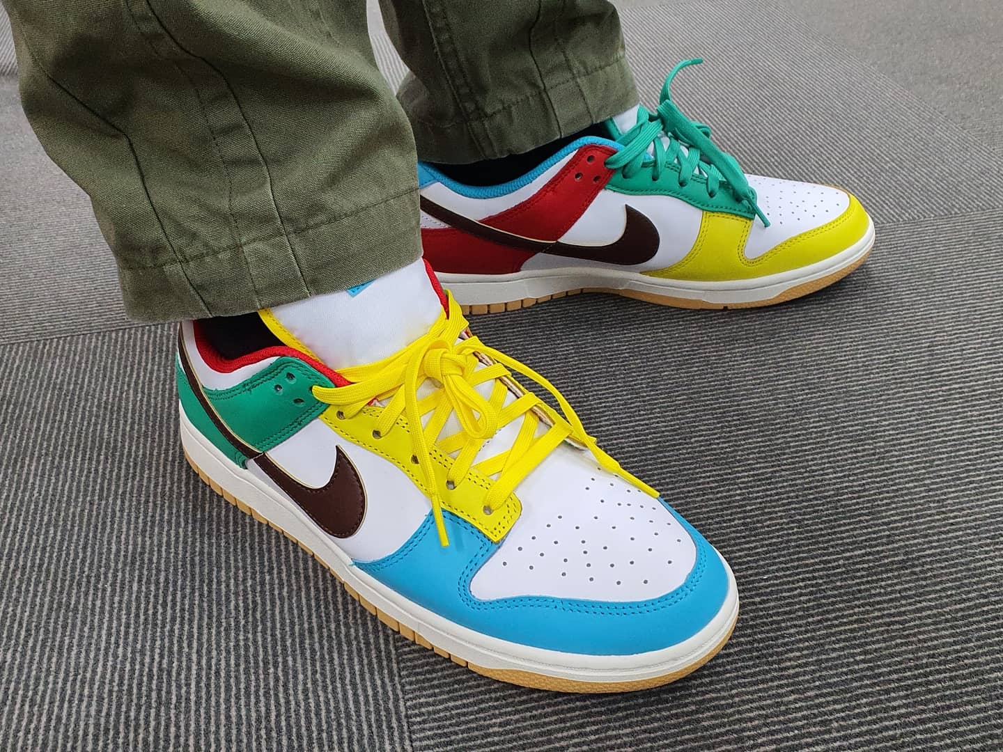Nike Dunk Low SE Free.99 White 착용 스타일 - 2