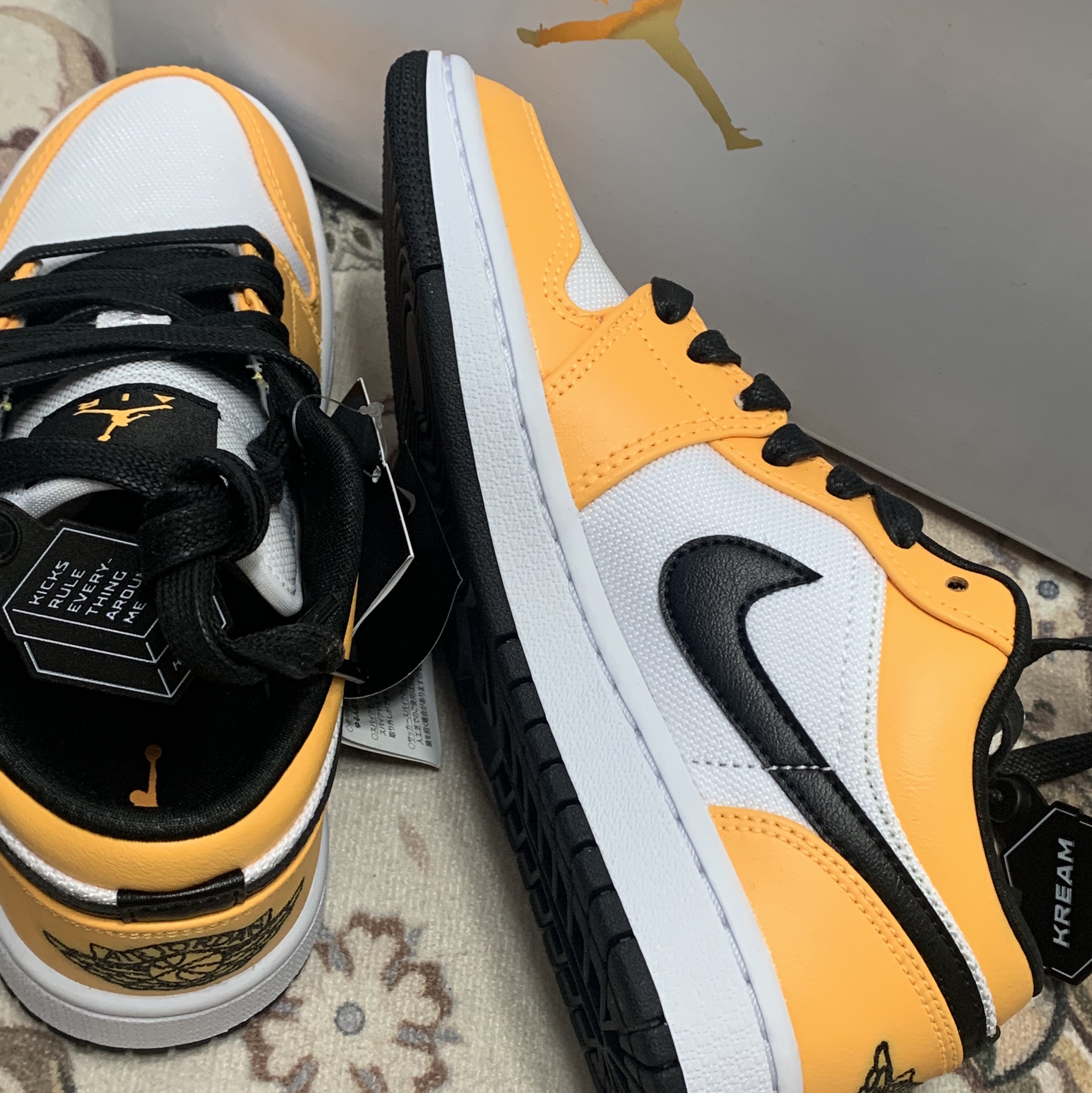 (W) Jordan 1 Low SE Laser Orange 착용 스타일 - 1
