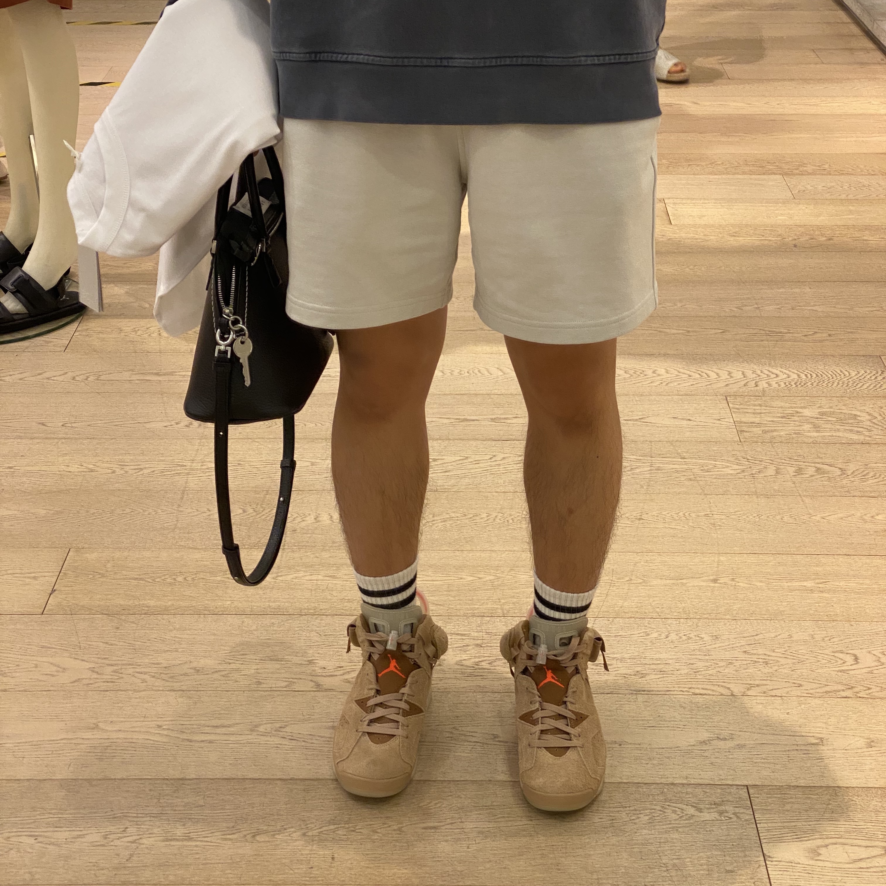 Jordan 6 x Travis Scott Retro SP British Khaki 착용 스타일