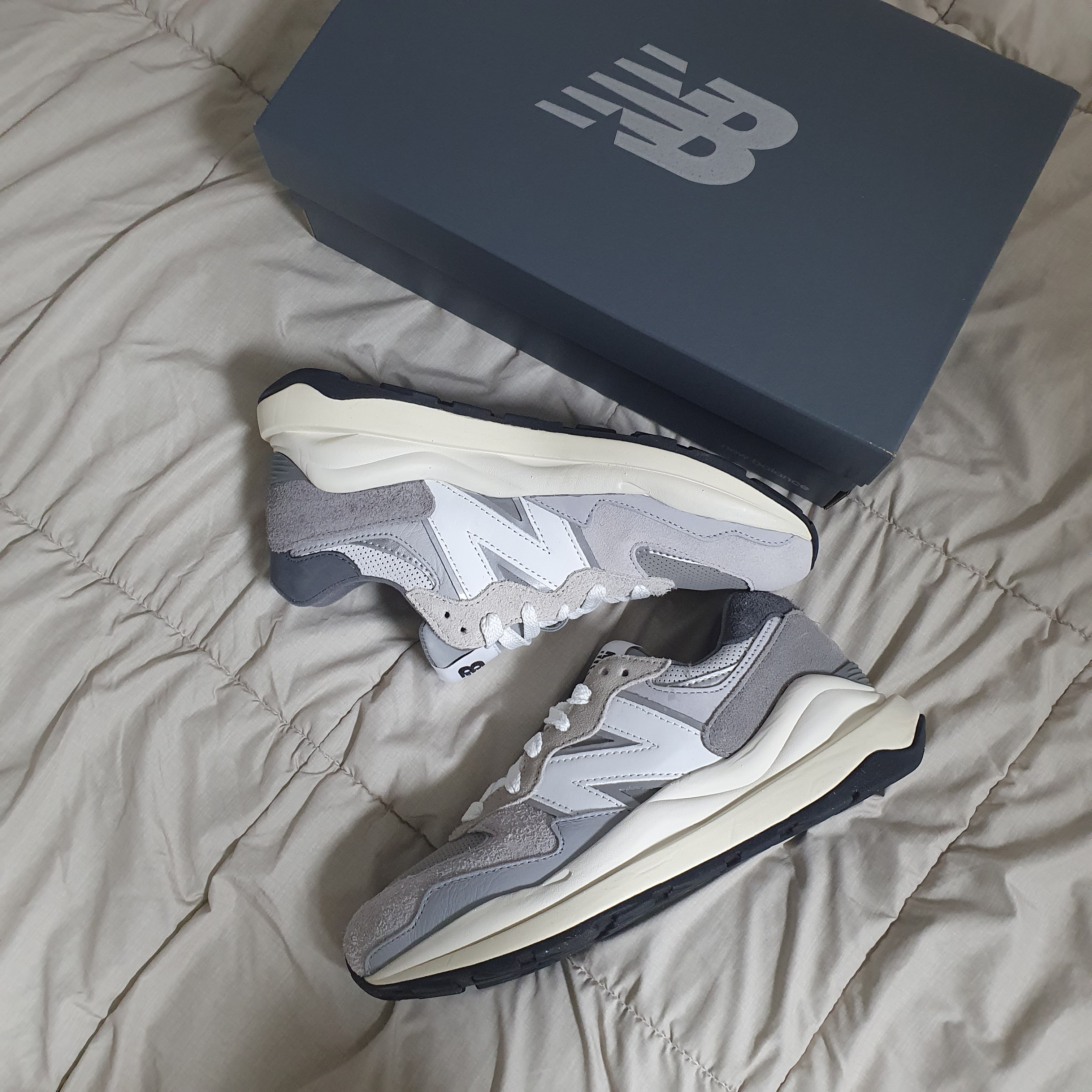 New Balance 5740 Grey 착용 스타일 - 2