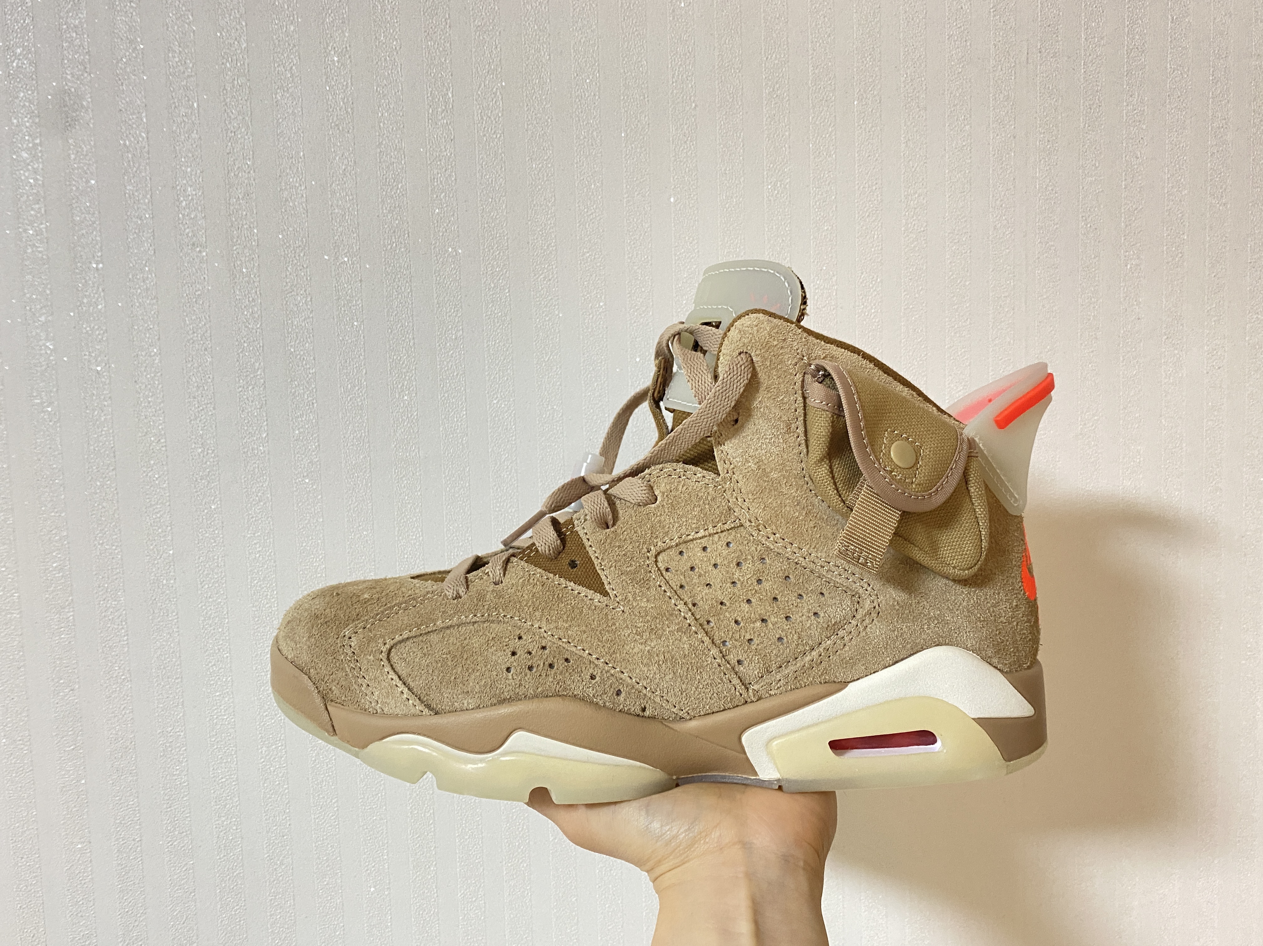 Jordan 6 x Travis Scott Retro SP British Khaki 착용 스타일