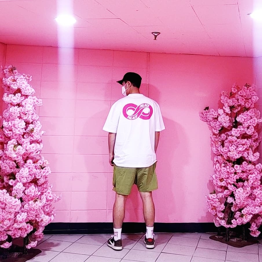 Palace Infinity T-Shirt White - 21SS, Jordan 1 x Travis Scott Retro Low OG SP Mocha 착용 스타일