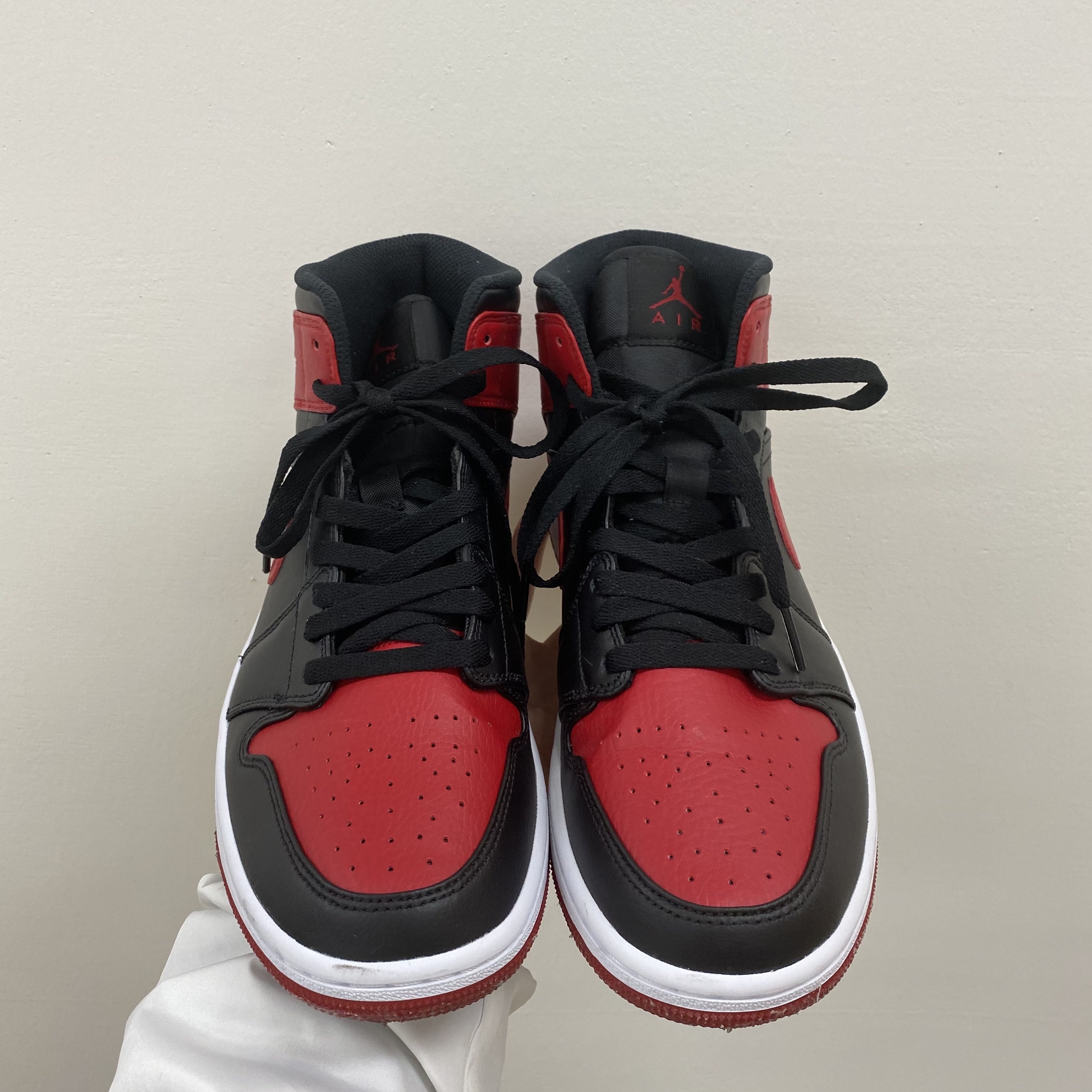 Jordan 1 Mid Bred Banned 2020 착용 스타일 - 3