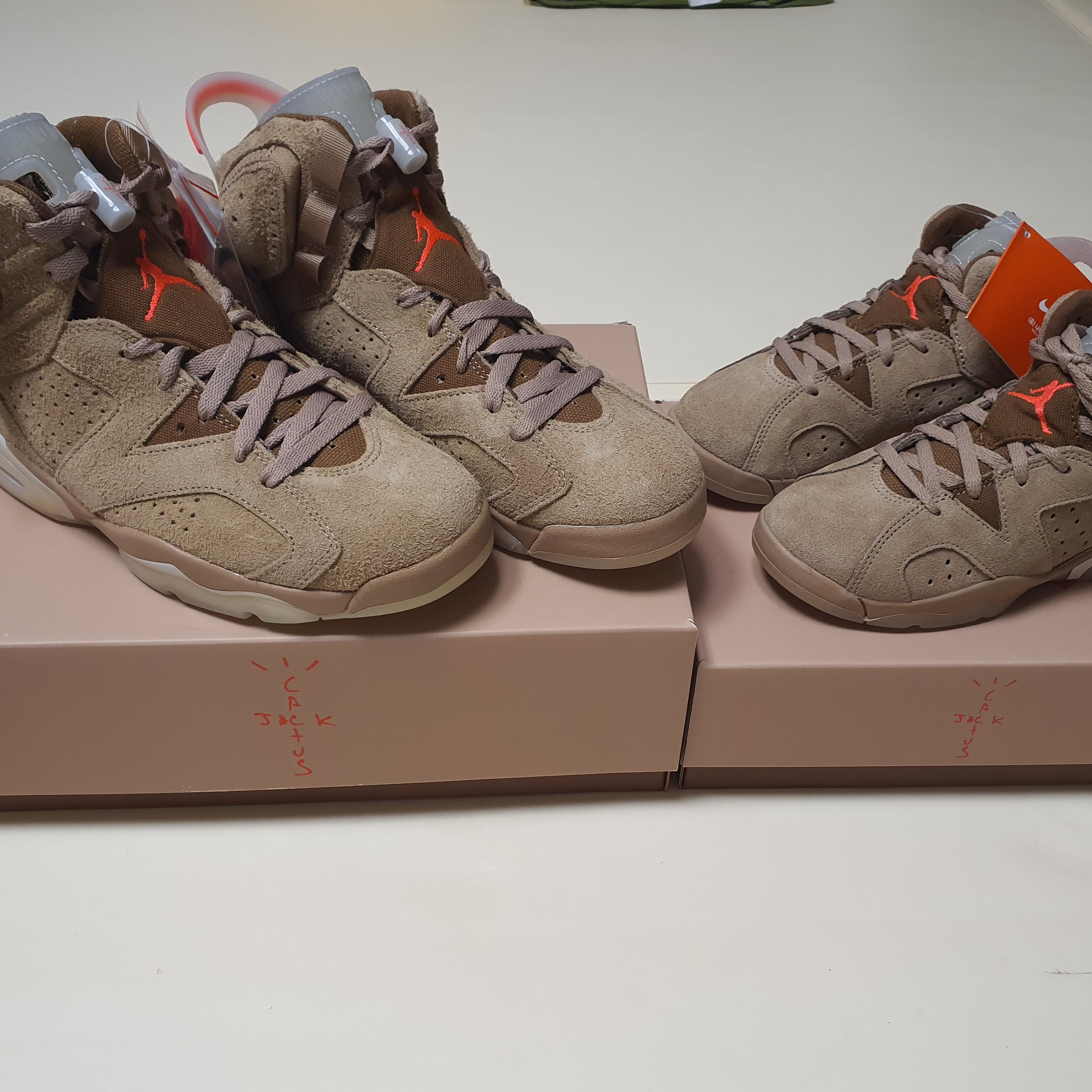 Jordan 6 x Travis Scott Retro SP British Khaki, (PS) Jordan 6 x Travis Scott Retro SP British Khaki 착용 스타일