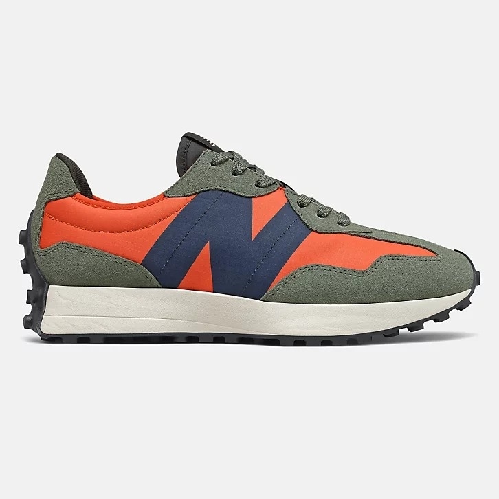 New Balance 327 Dark Blaze 착용 스타일 - 2