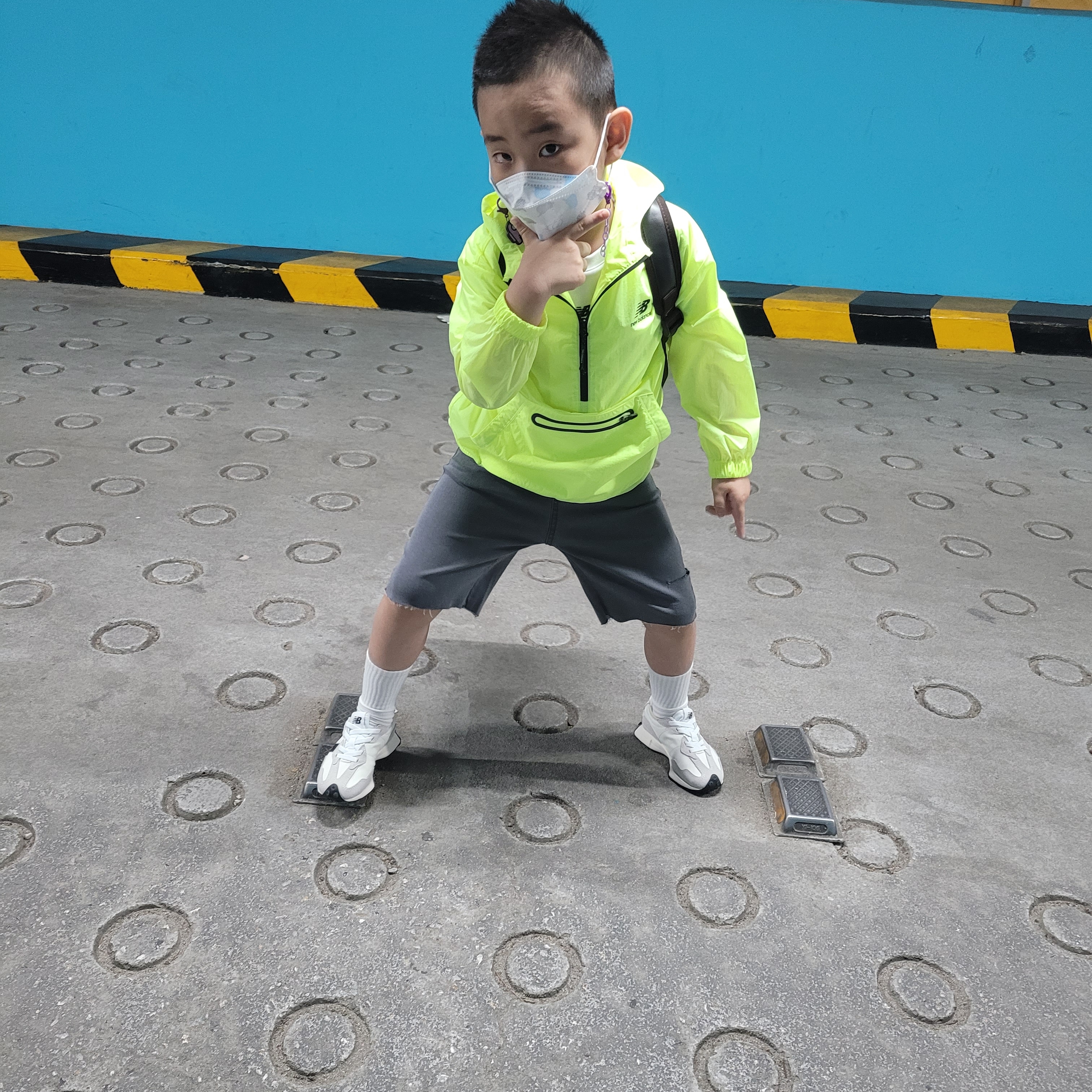 (PS) New Balance 327 White Black 착용 스타일 - 2