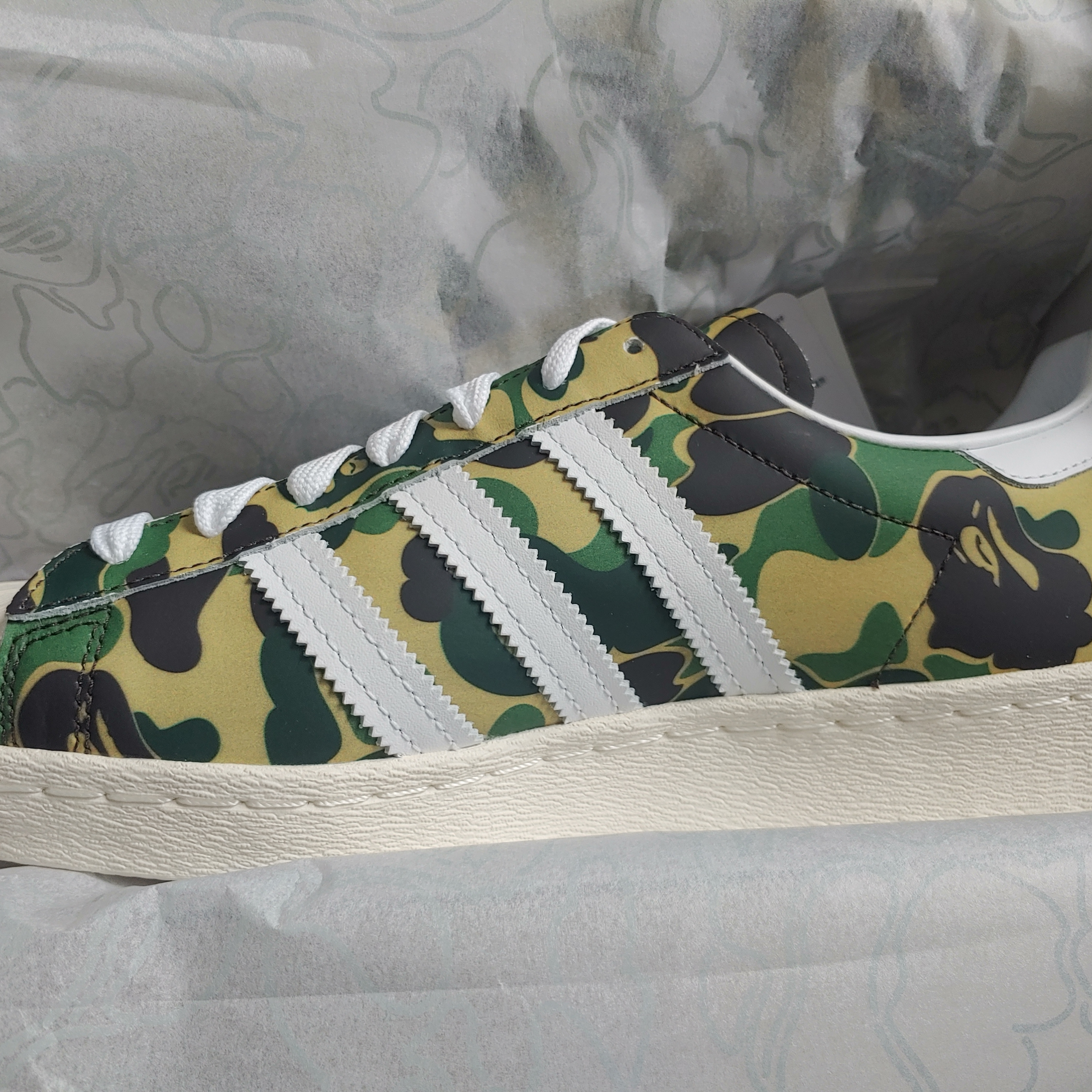 Adidas x BAPE Superstar 80s Green Camo 착용 스타일