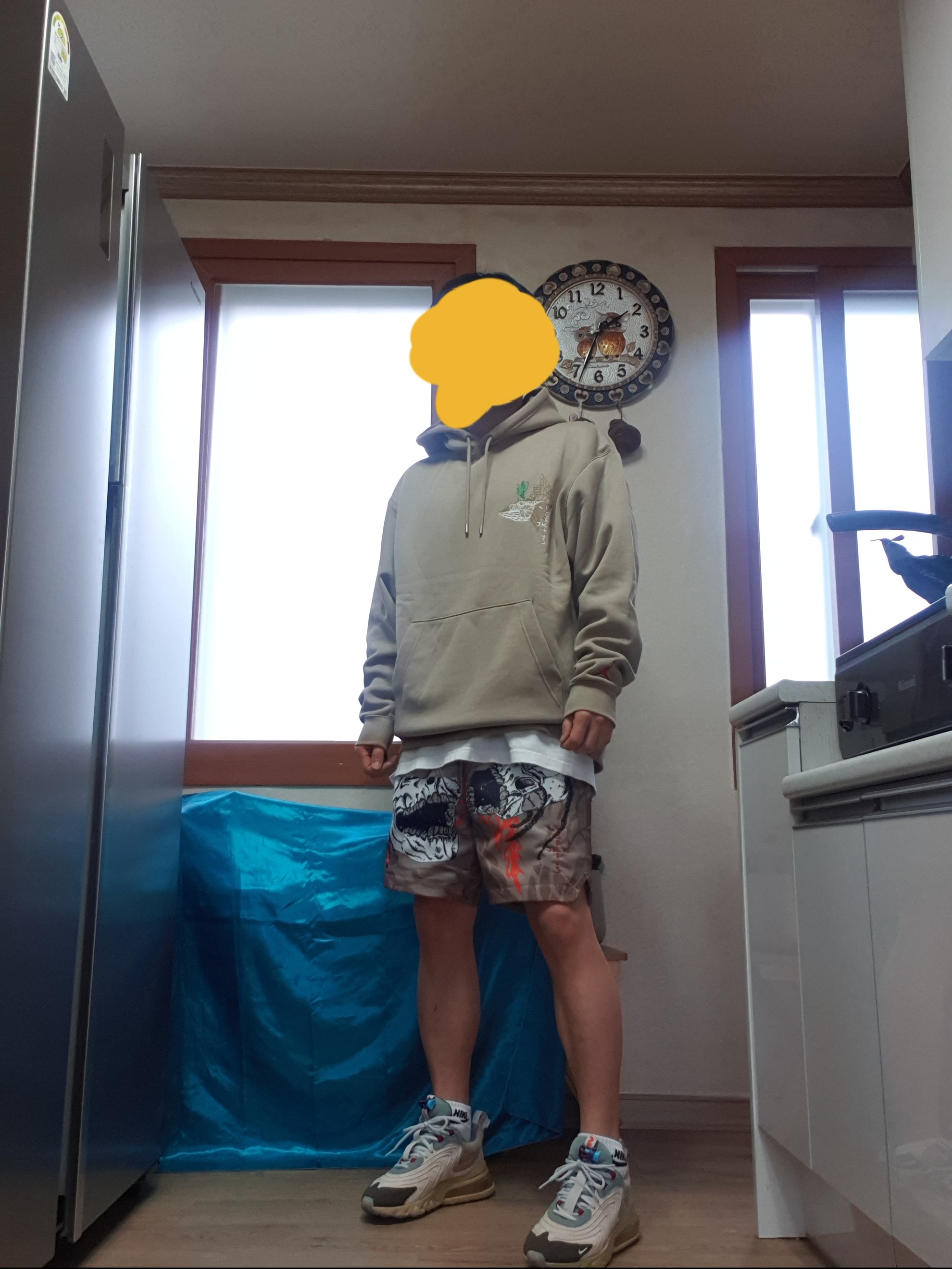 Jordan x Travis Scott Pullover Hoodie - Asia, Jordan x Travis Scott Pool Shorts - Asia 착용 스타일