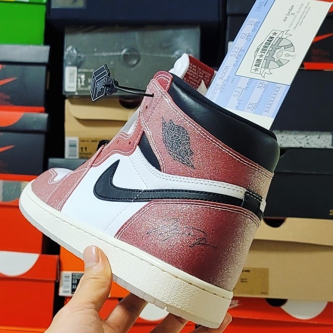 Jordan 1 x Trophy Room Retro High OG SP Chicago 착용 스타일 - 1