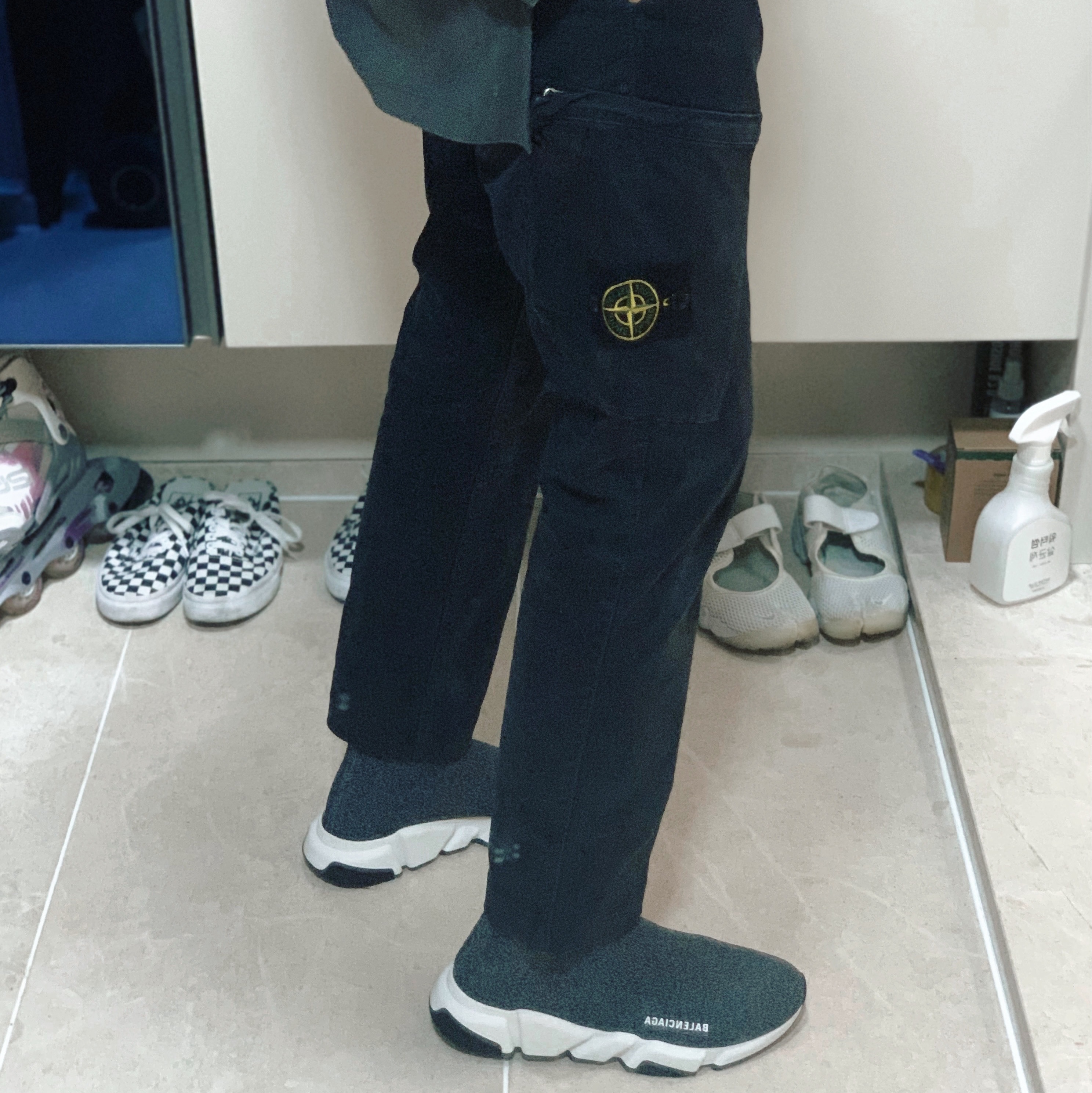 Balenciaga Speed Trainer Grey White Black 착용 스타일 - 2