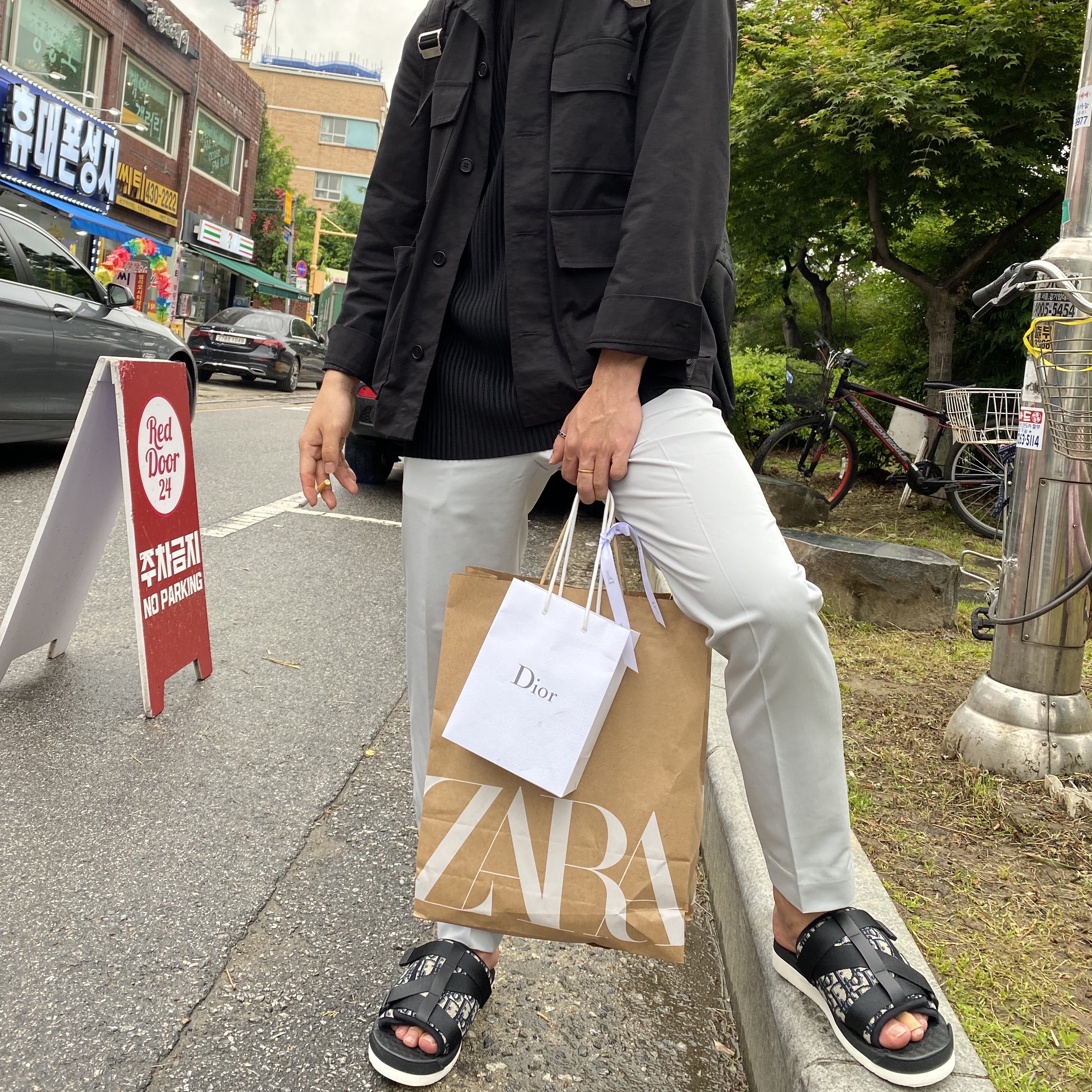 Dior Alpha Sandal Beige & Black Dior Oblique Jacquard 착용 스타일