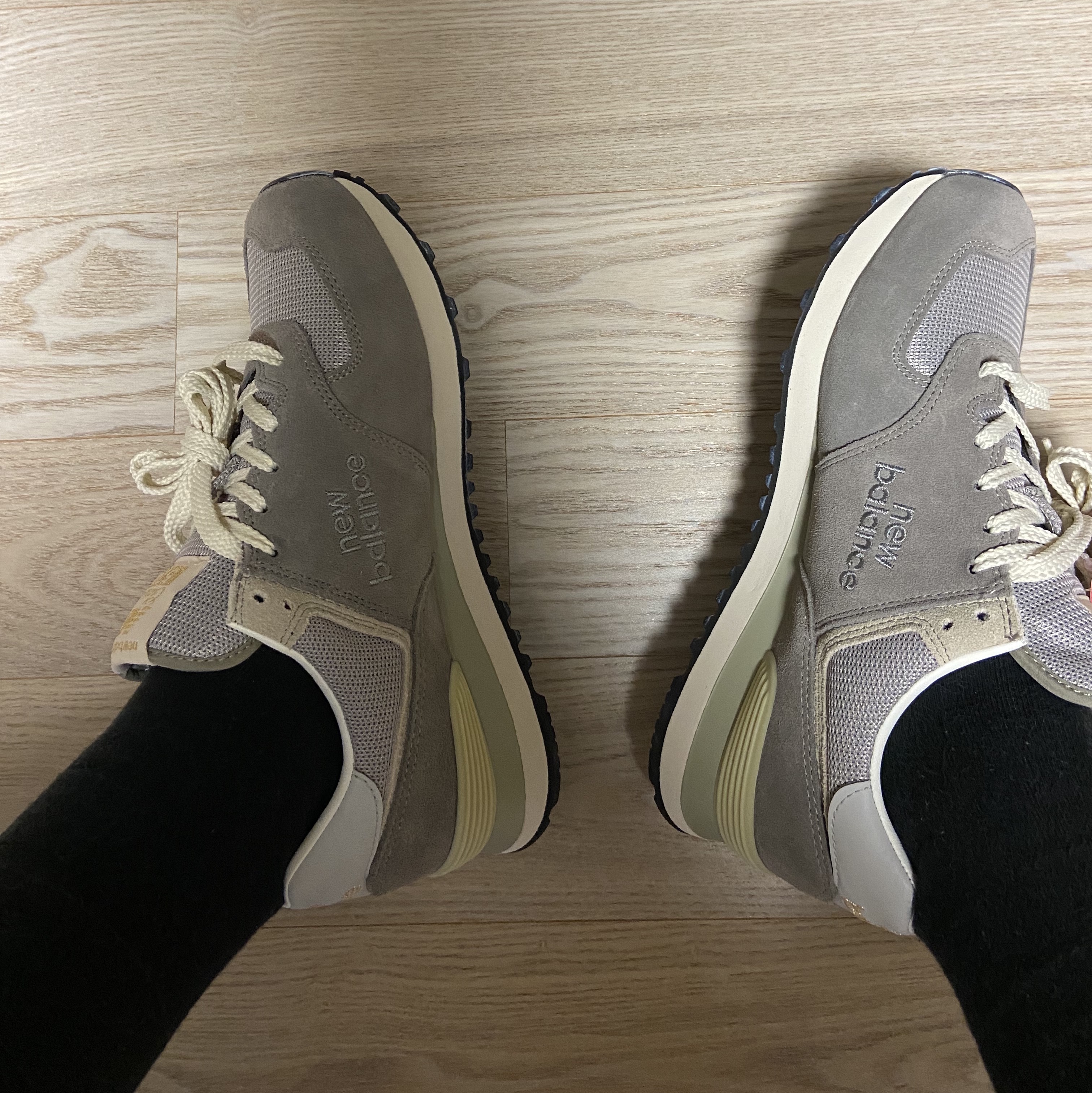 New Balance 574 Grey Day 착용 스타일