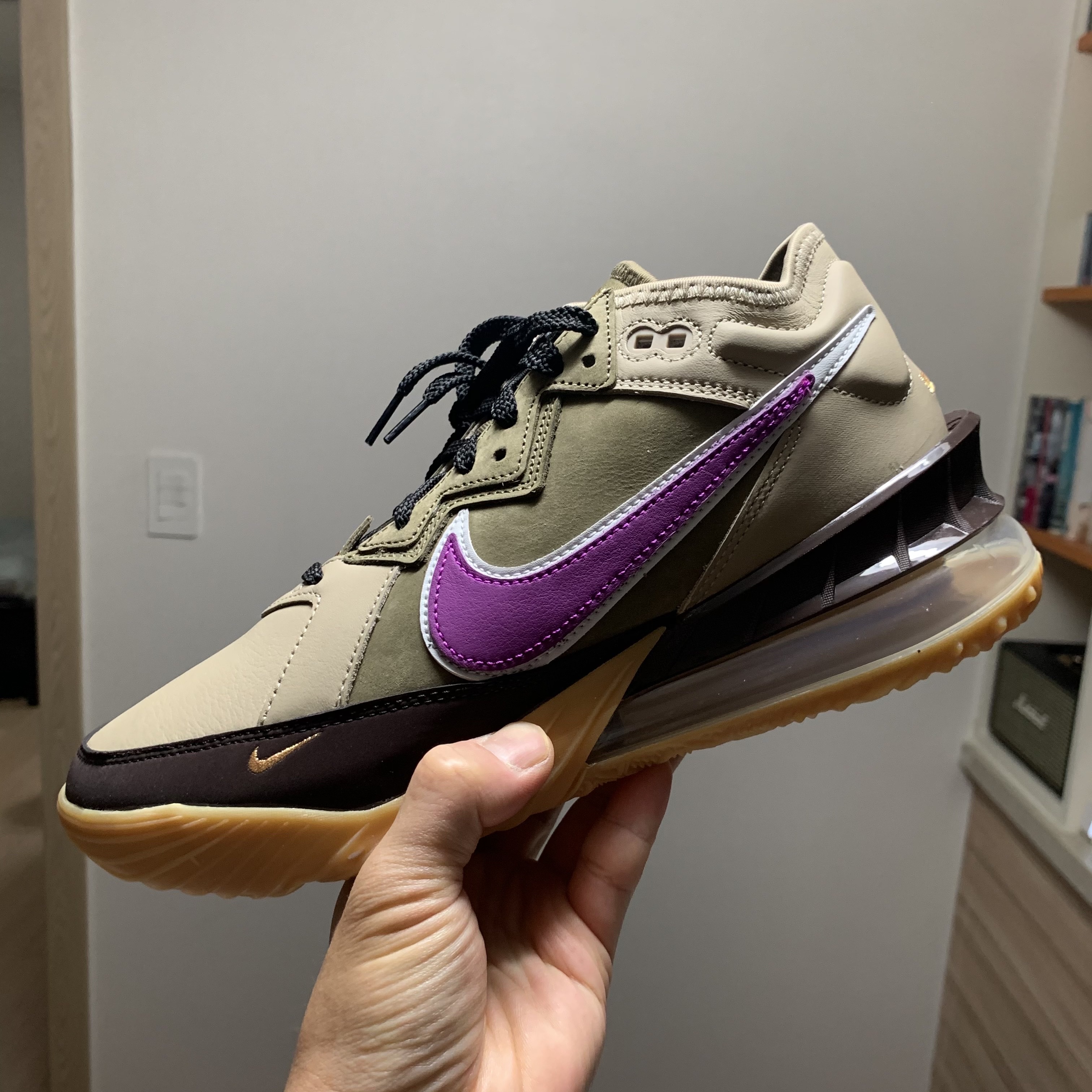 Nike x Atmos LeBron 18 Low Viotech 착용 스타일