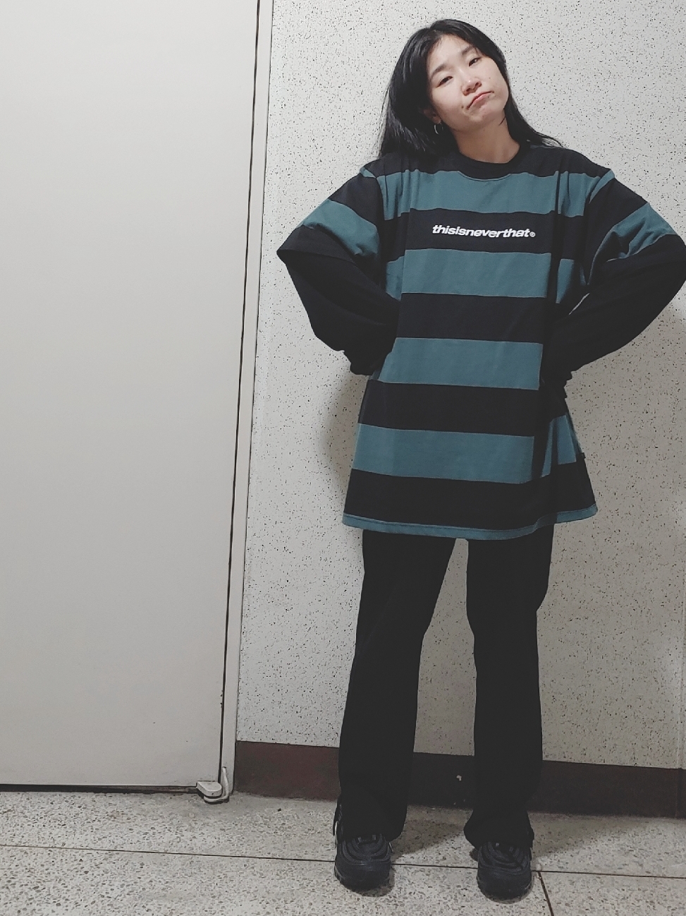 (W) Nike Air Max 97 Black Dark Grey 착용 스타일 - 2
