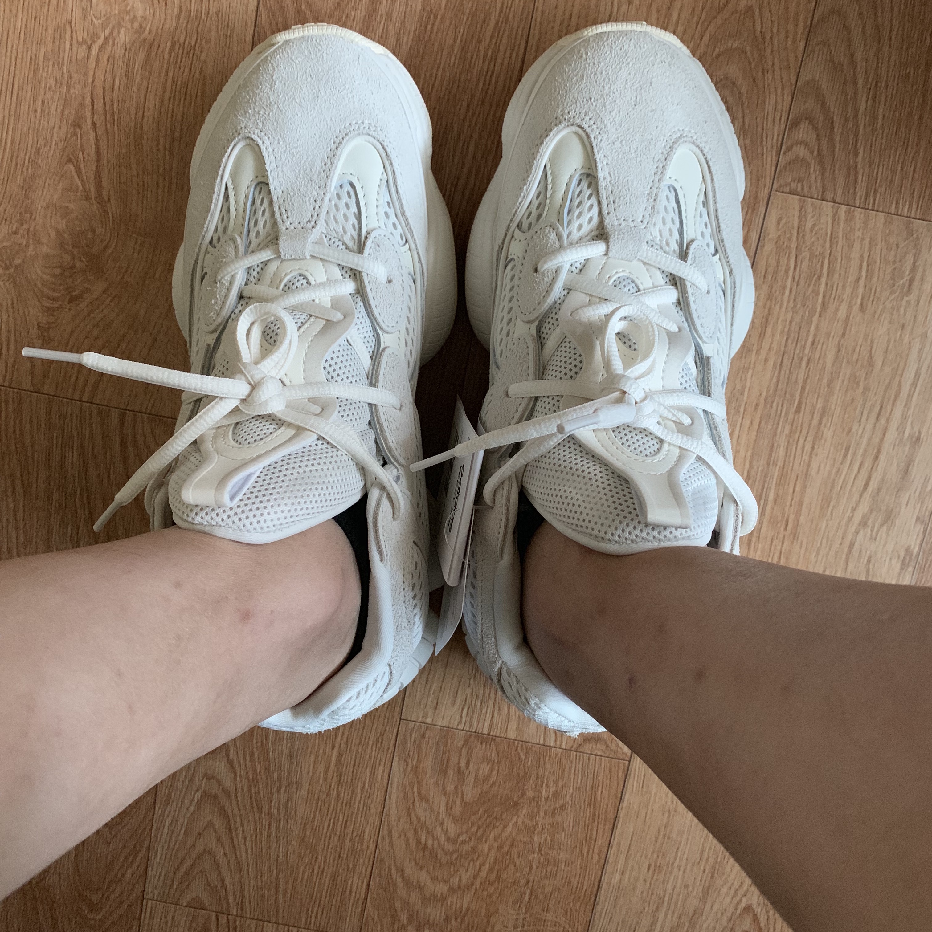 Adidas Yeezy 500 Bone White 착용 스타일 - 1