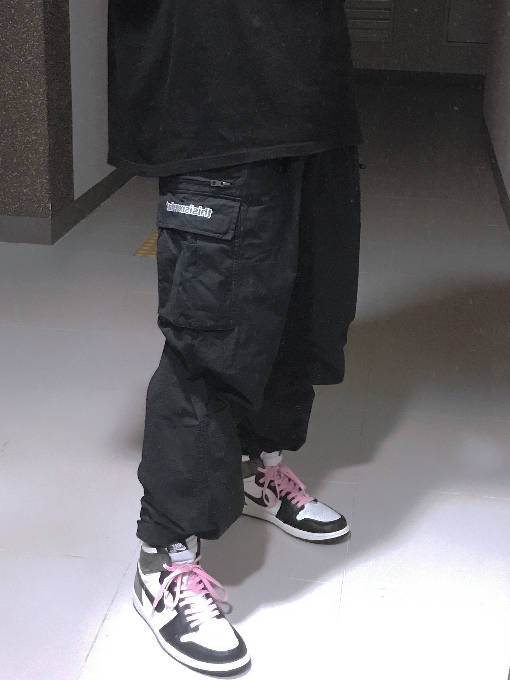 Jordan 1 Retro High OG Black Mocha 착용 스타일 - 1