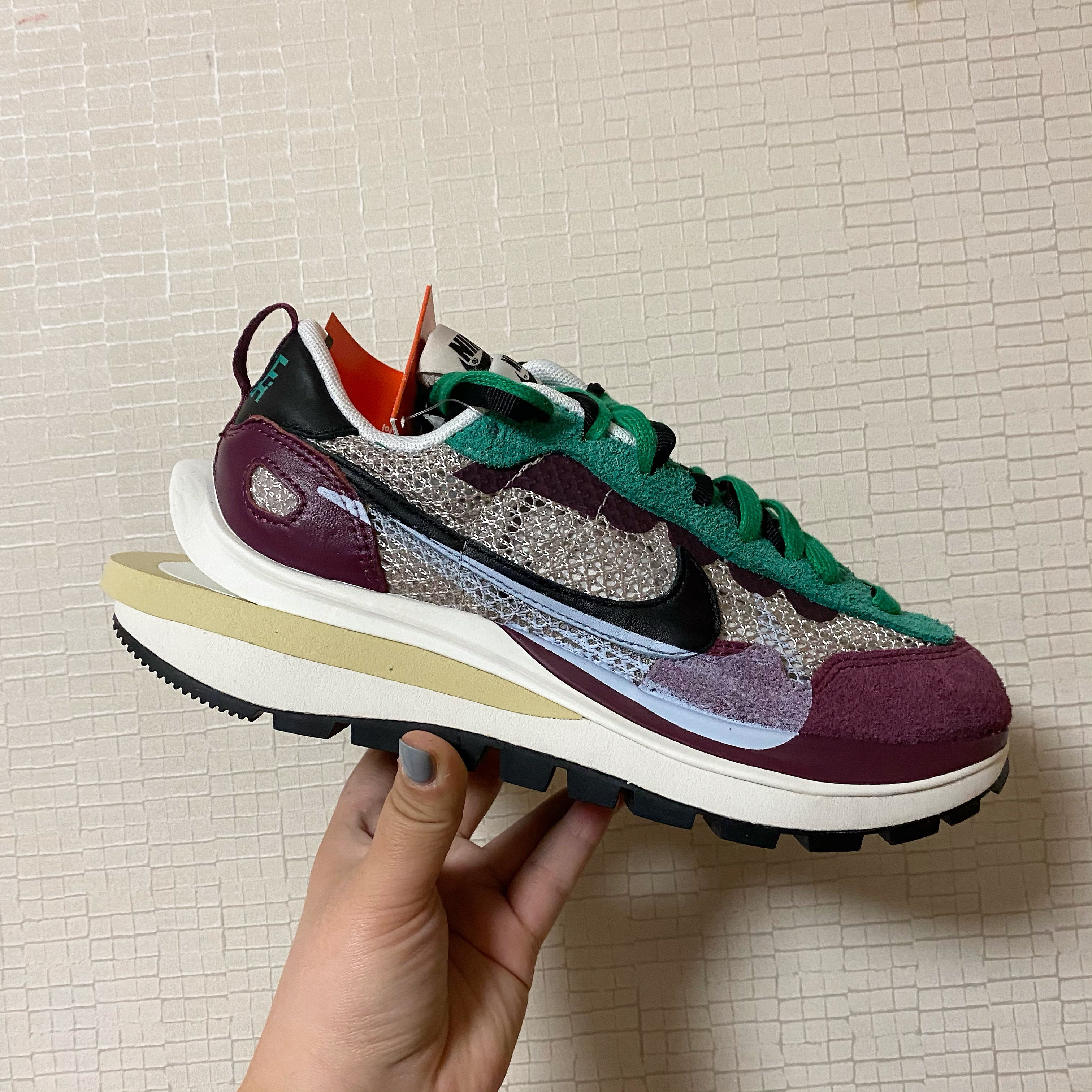 Nike x Sacai VaporWaffle String & Black Villain Red 착용 스타일