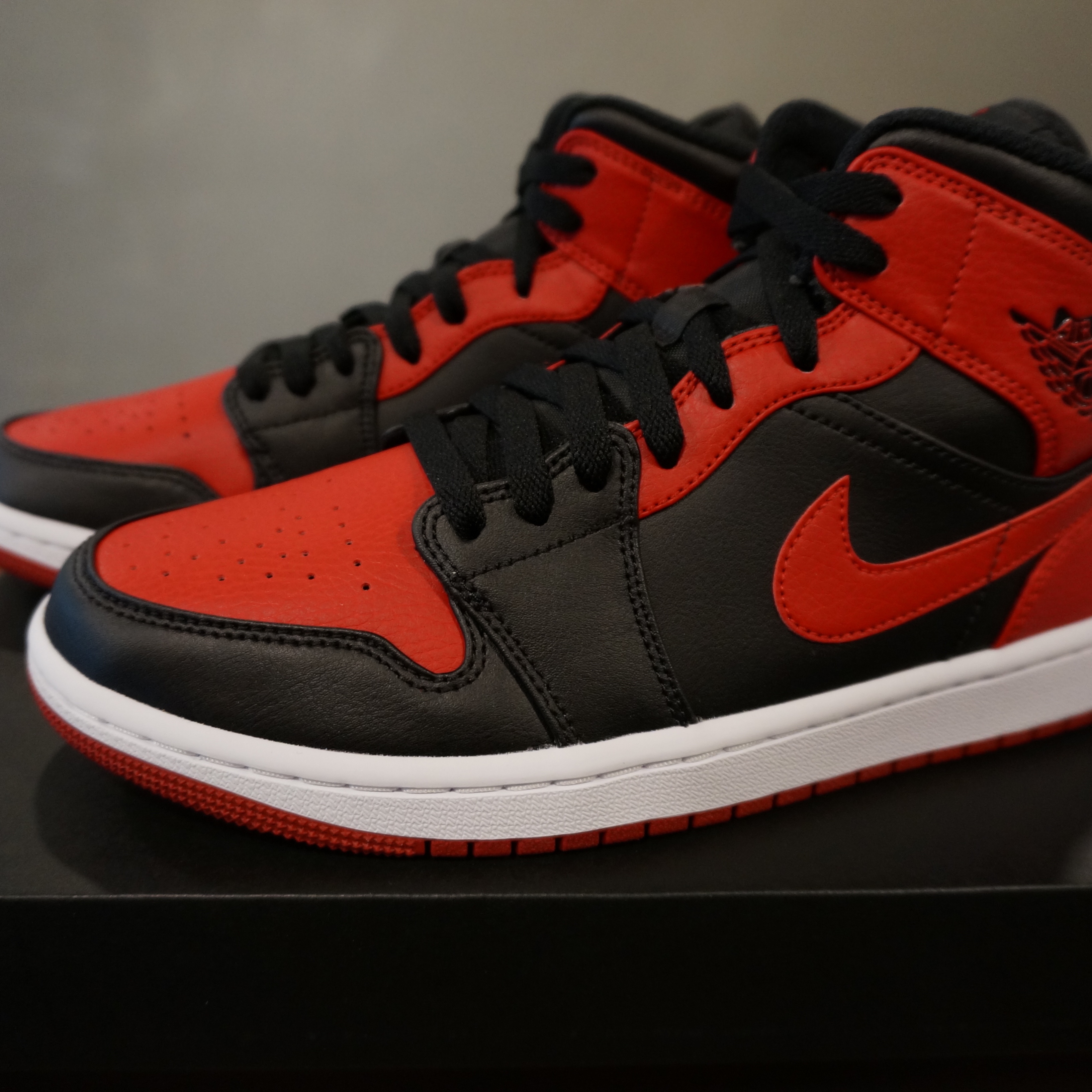 Jordan 1 Mid Bred Banned 2020 착용 스타일