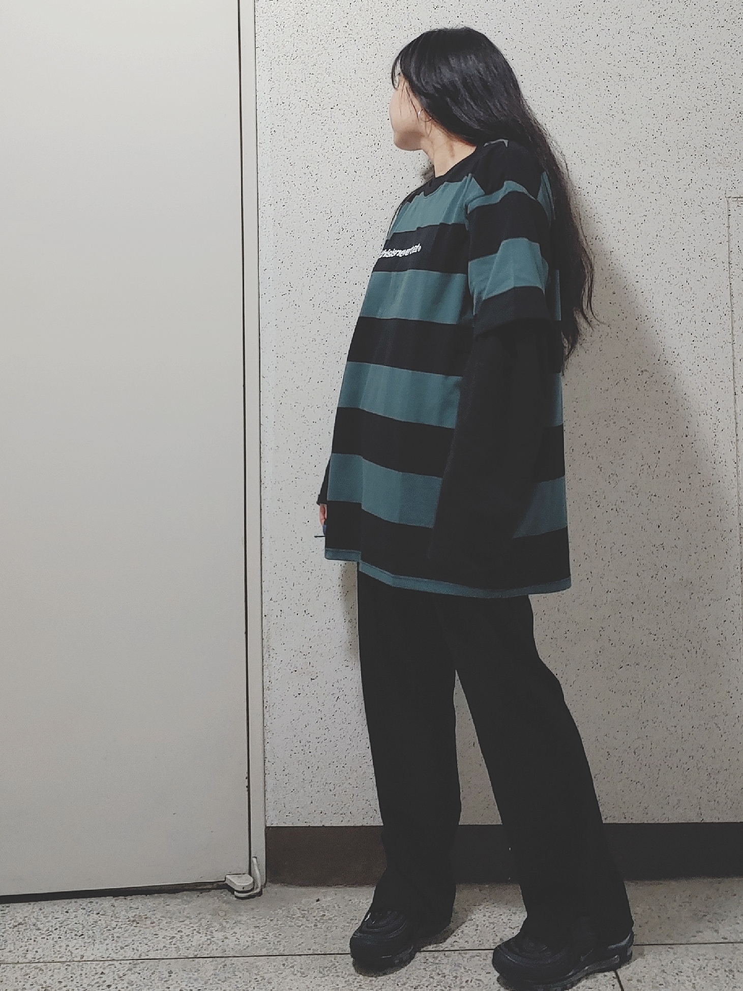(W) Nike Air Max 97 Black Dark Grey 착용 스타일 - 1