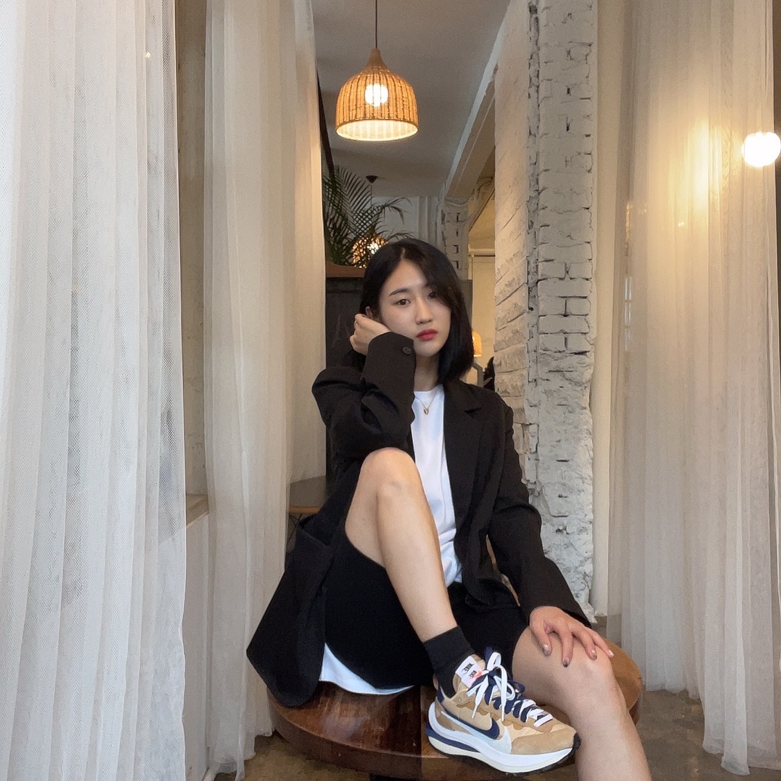 Nike x Sacai VaporWaffle Sesame and Blue Void 착용 스타일