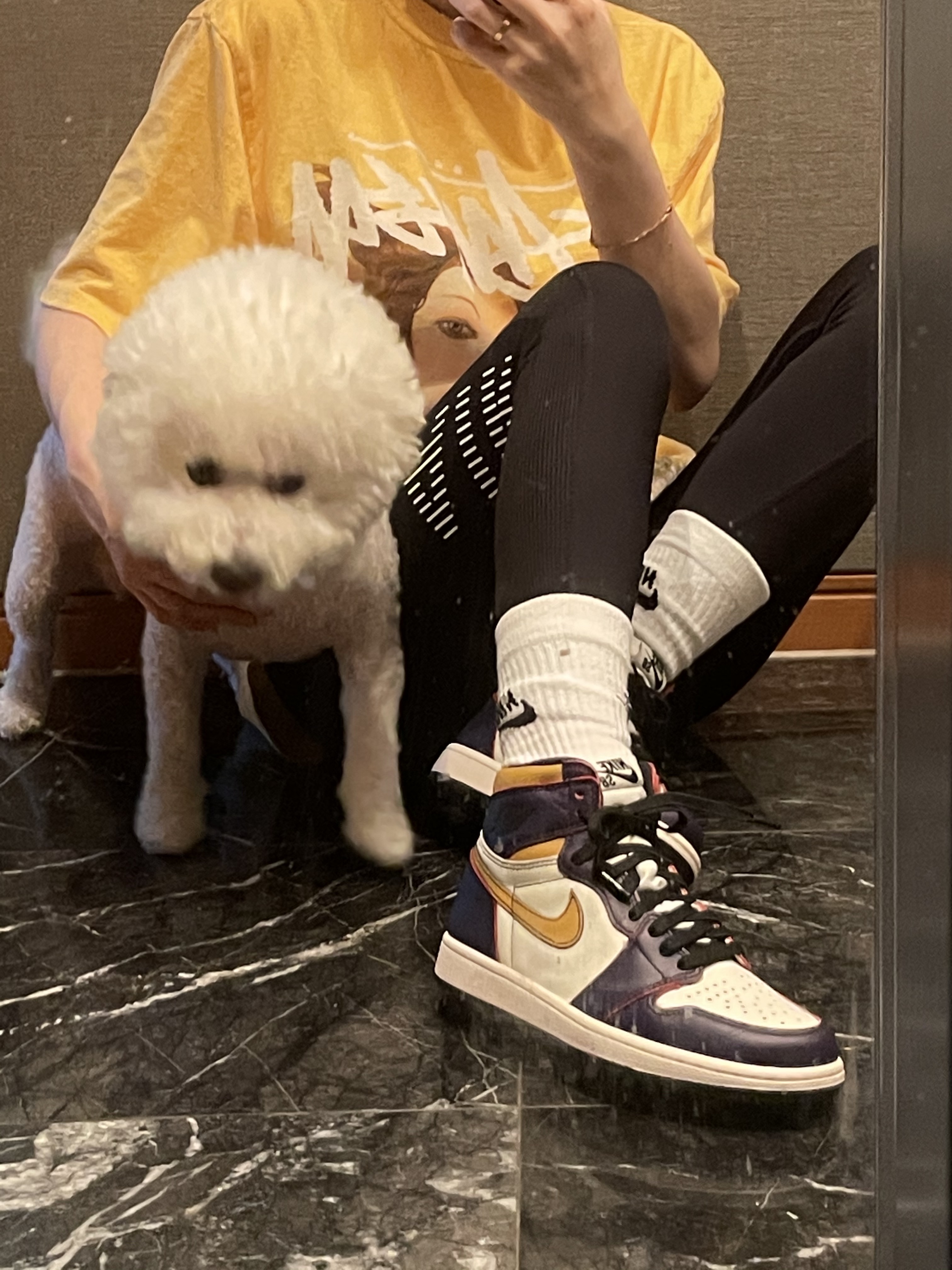 Jordan 1 Retro High OG Defiant SB LA to Chicago, Stussy Spring Weeds T-Shirt Yellow 착용 스타일 - 3